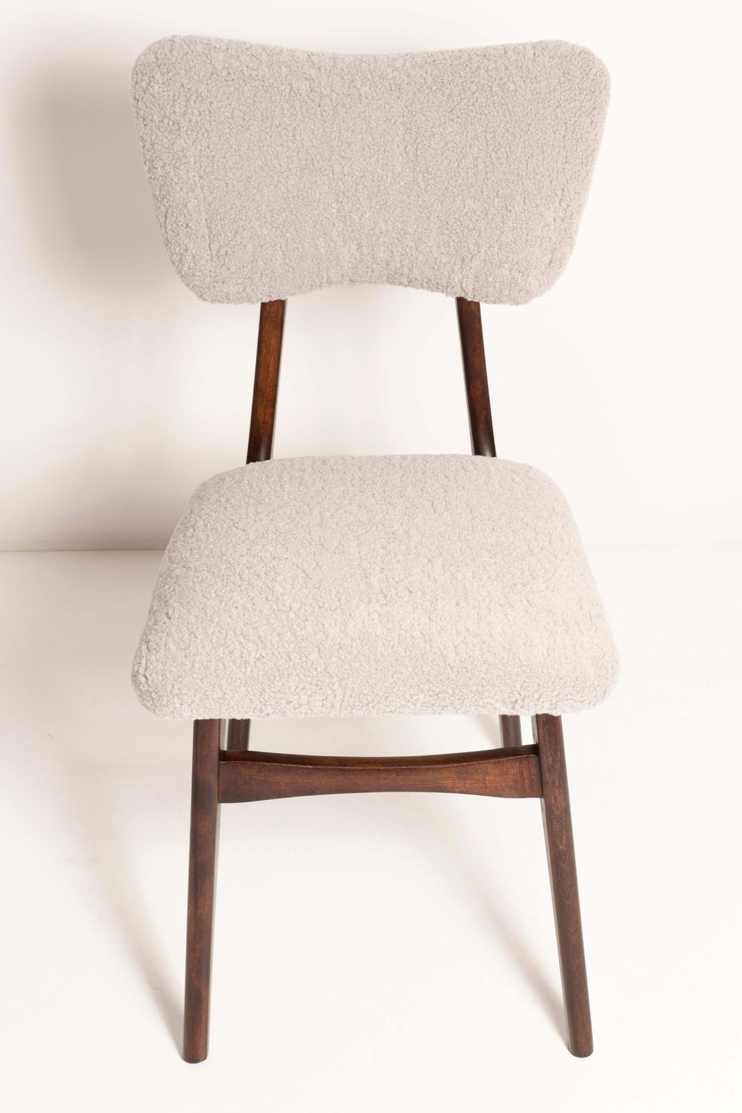 photo vinterior Mid Century Butterfly Chair, Light Gray Boucle, Dark Walnut Wood, Europe, 1960s