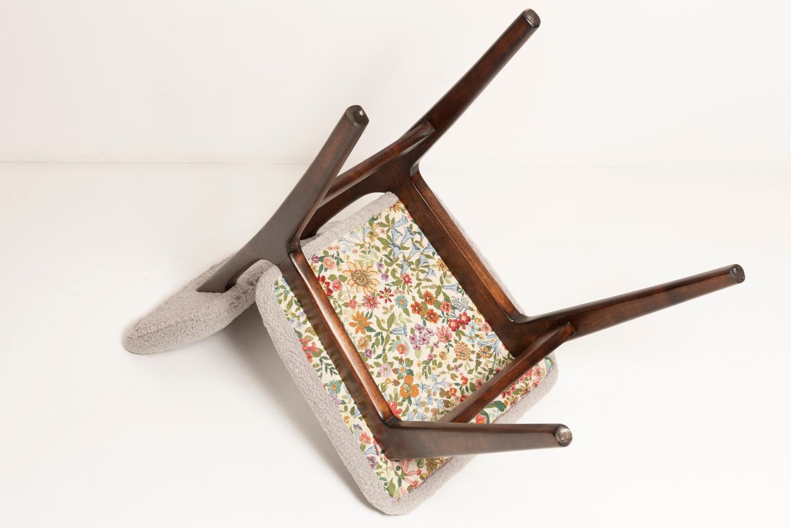 photo vintage Mid Century Butterfly Chair, Lichtgrijs Bouclé, Donker Walnoot Hout, Europa, Jaren 1960