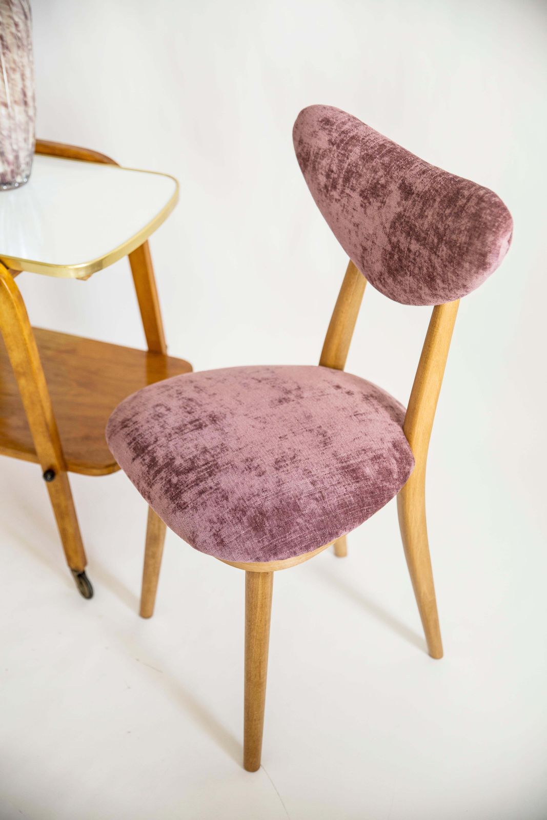 Paar Mid Century Fauteuils Met Pruimviolet Fluwelen Bekleding En Lichthouten Frame, Europa, Jaren 1960 photo buy