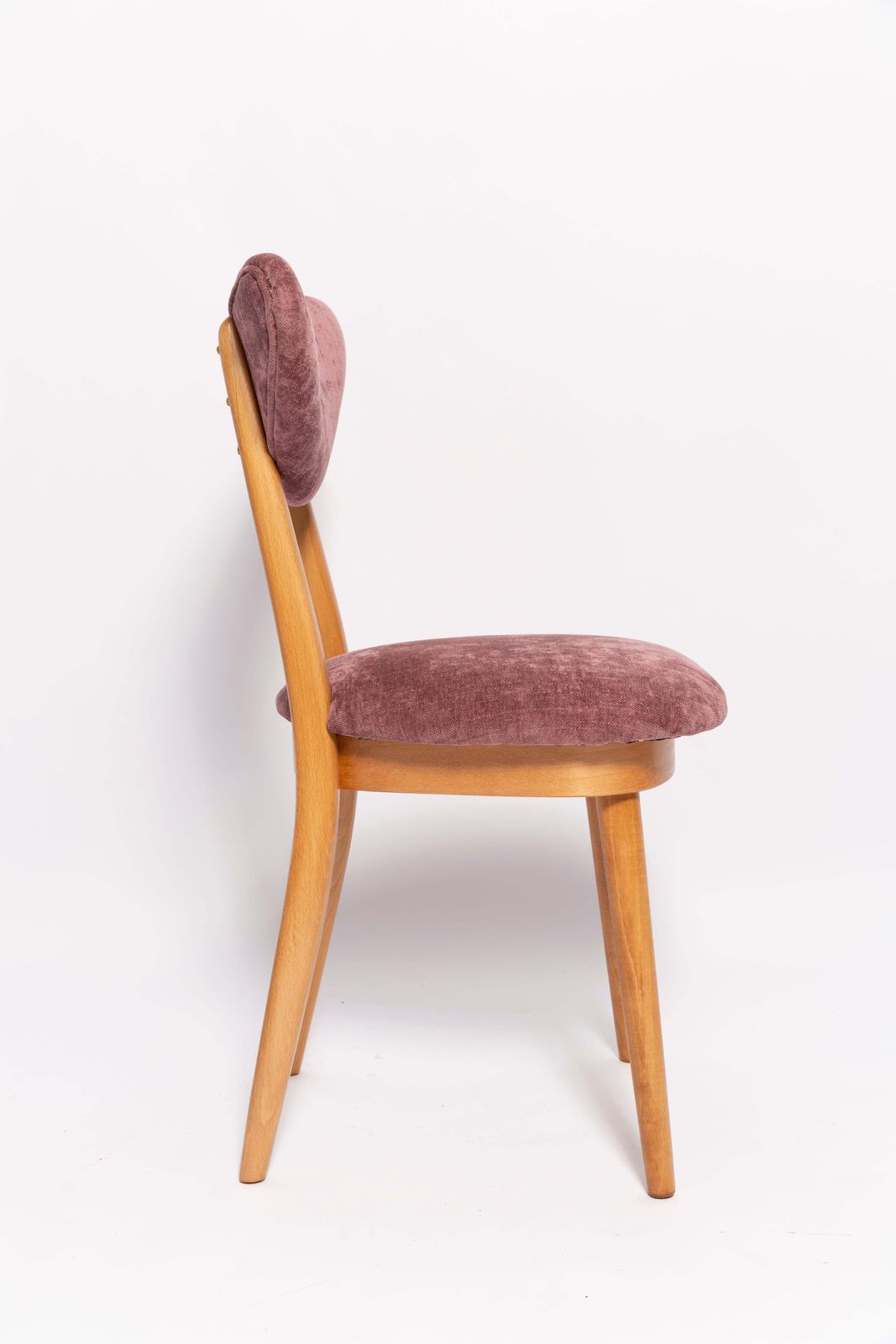 photo for sale Paar Mid Century Fauteuils Met Pruimviolet Fluwelen Bekleding En Lichthouten Frame, Europa, Jaren 1960