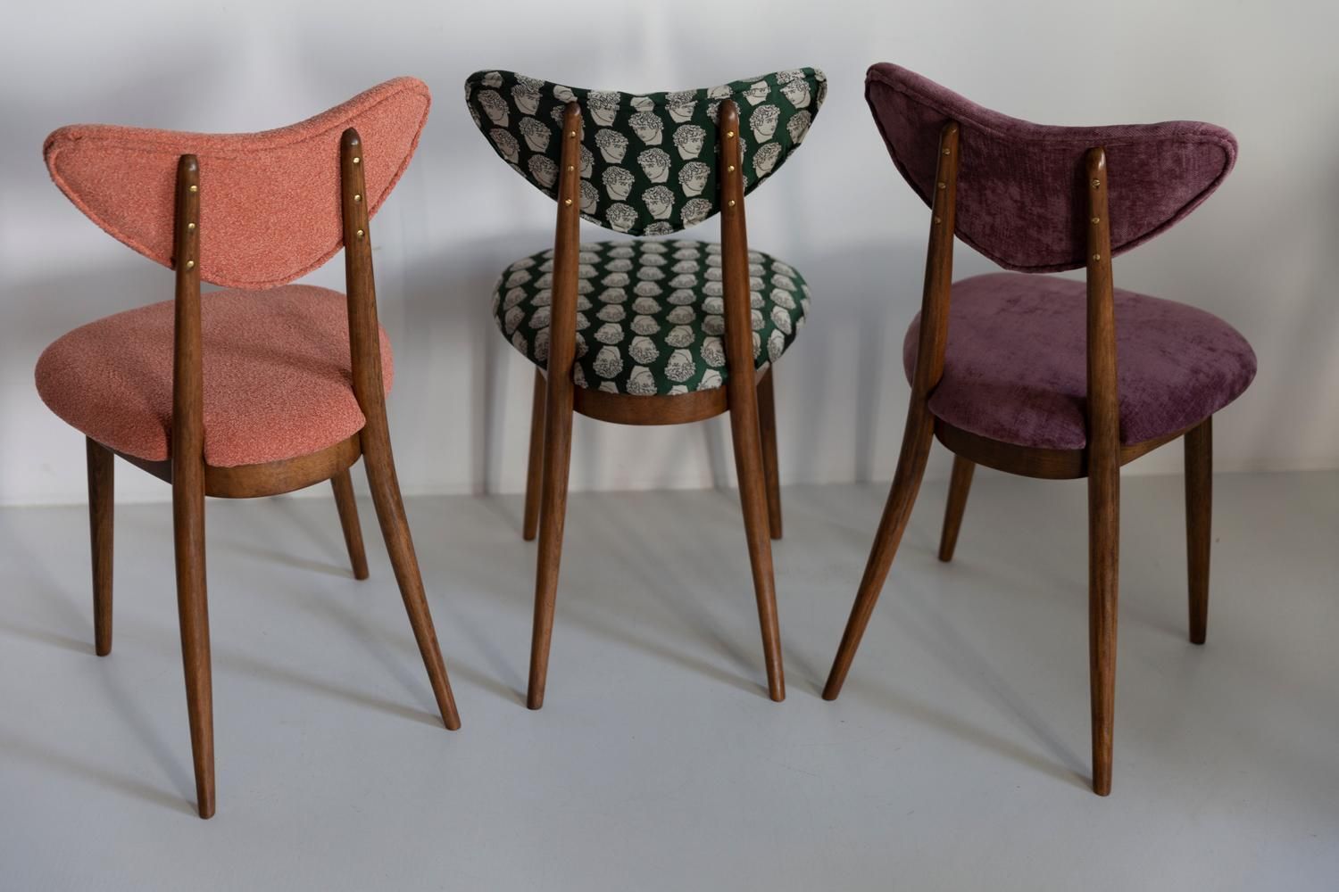 Set Van Vier Mid Century Oranje Fluwelen Stoelen Met Hartvorm, Europa, Jaren 1960 photo vintage