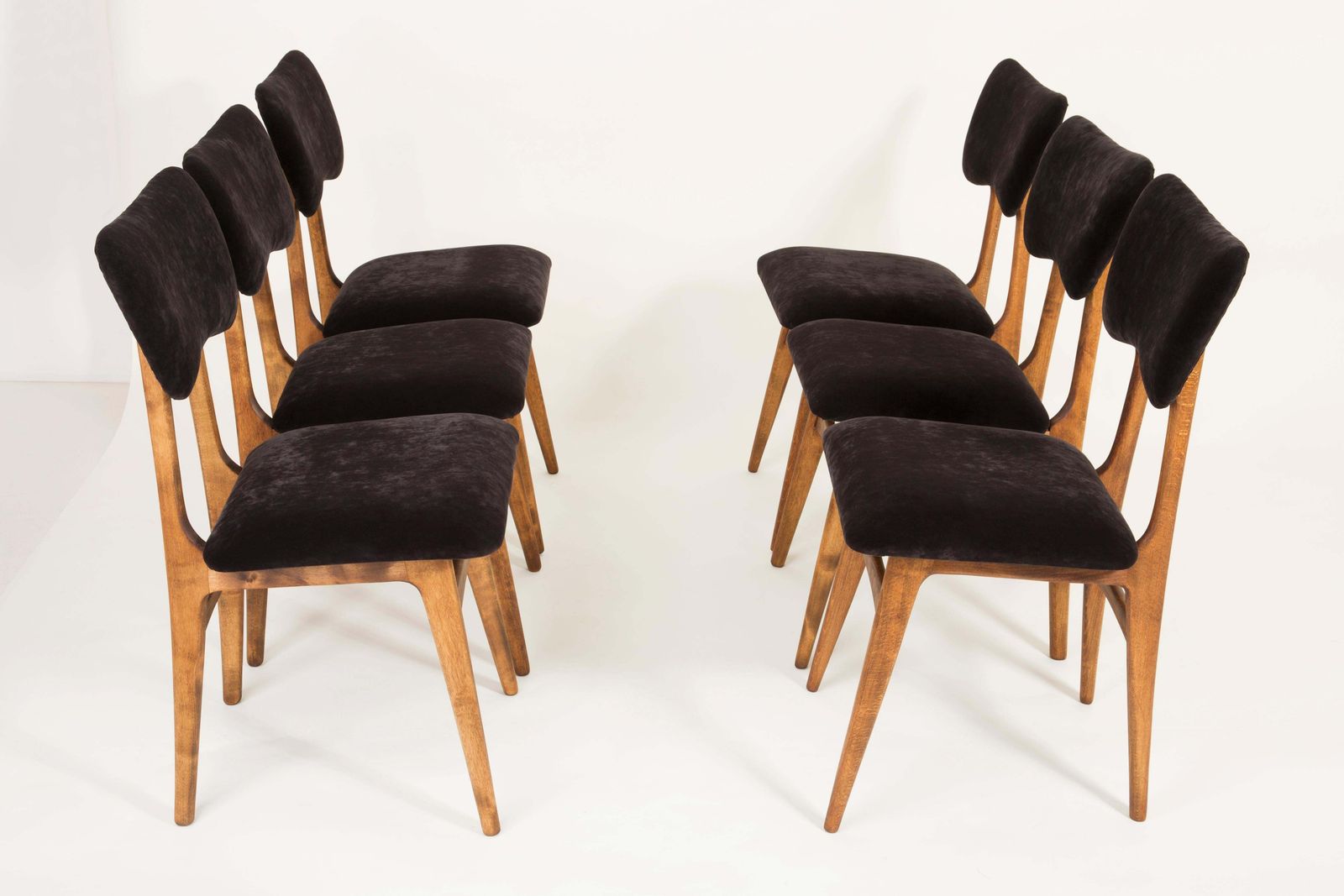 Set Van Zes 20e Eeuwse Stoelen Met Zwart Fluweel, Europa, Jaren 1960 photo vinterior
