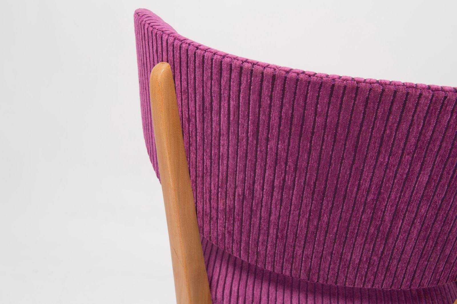 Mid Century Violet Fluwelen Club Fauteuil, Europa, Jaren 1960 photo vintage