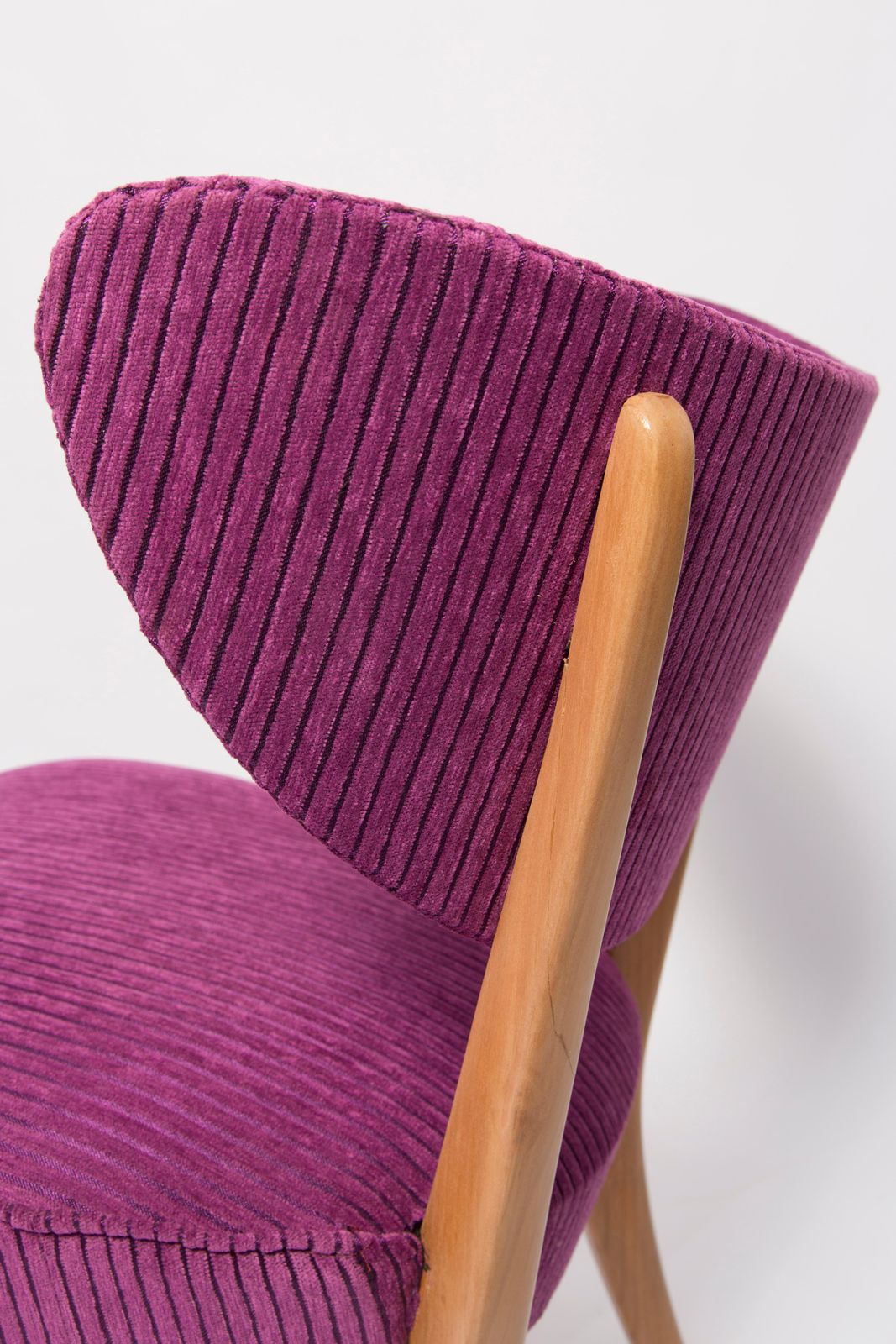 photo for sale Mid Century Violet Fluwelen Club Fauteuil, Europa, Jaren 1960