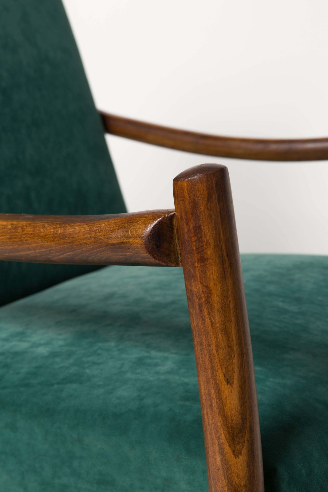 Mid Century Modern Clubfauteuil, Donkergroen Fluweel, Ca. Jaren 1960 photo 1019.0
