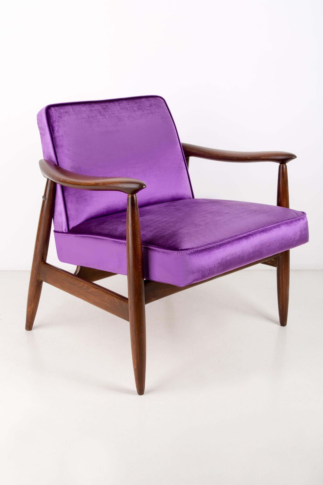 Mid-Century Velvet Zwarte Fauteuil, Ontworpen Door J. Kedziorek, Europa, jaren 1960 photo buy
