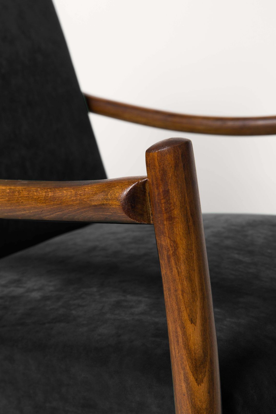 Mid Century Fauteuil, Zwart Fluweel, Europa, Jaren 1960. photo 1191.0