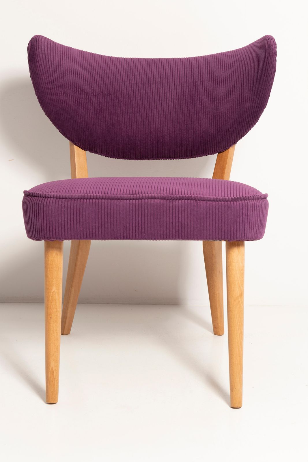 Meubels Paar Mid Century Stijl Fauteuils In Violet Fluweel, Door Vintola Studio, Europa photo