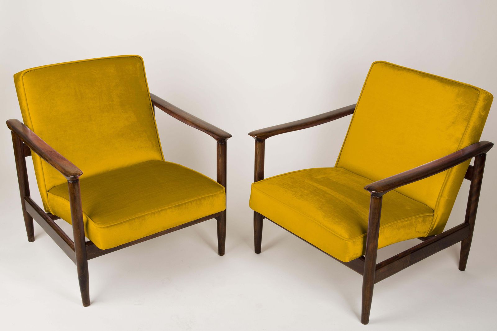 Paar Gele Fauteuils, Edmund Homa, Gfm 142, Jaren 1960, Polen photo furniture