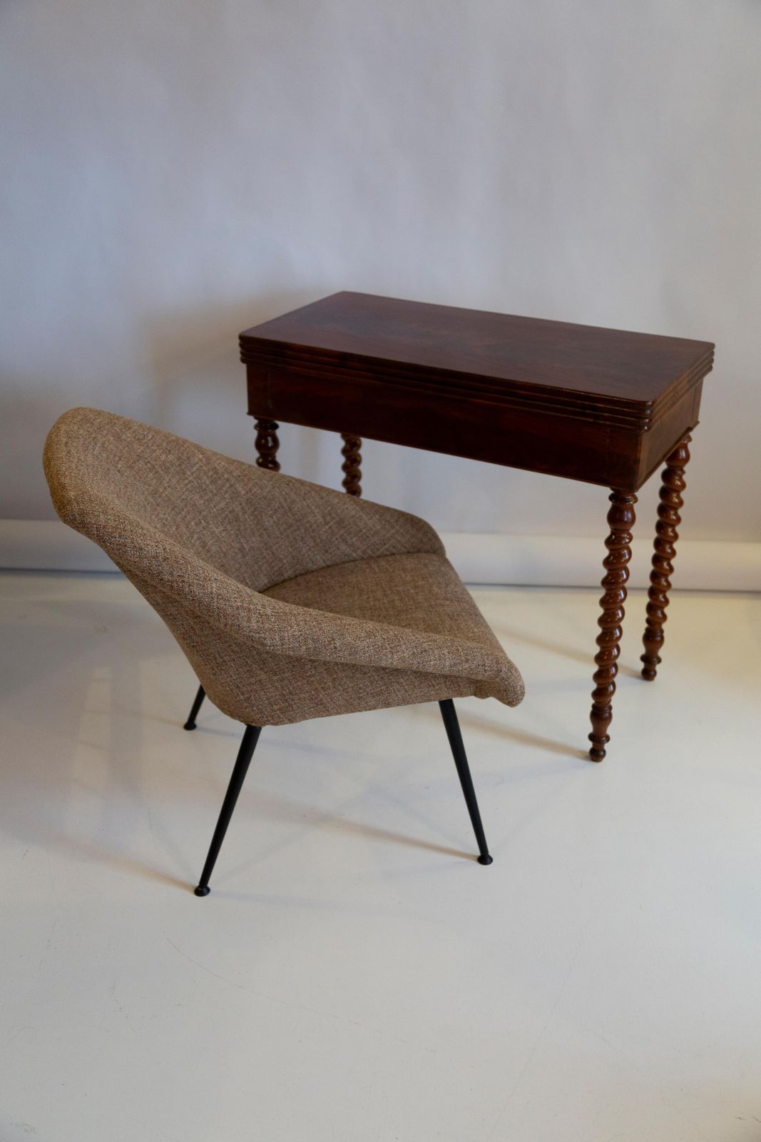 Set Van Twee Beige "Eva" Club Fauteuils, Ca. Jaren 1960, 20e Eeuw photo furniture