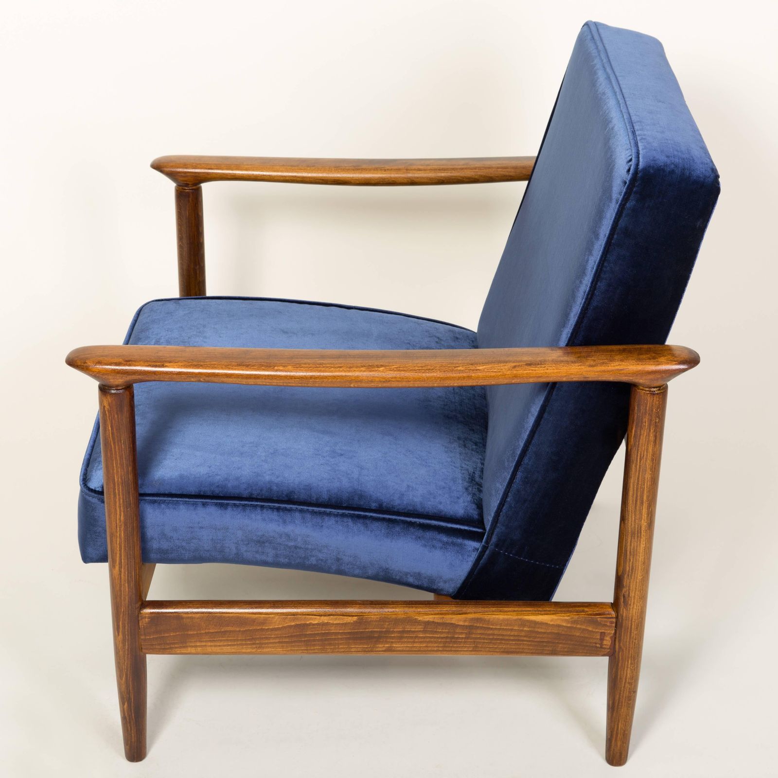 Paar Donkerblauwe Fluwelen Fauteuils, Ontworpen Door Edmund Homa, Jaren 1960 photo Meubels