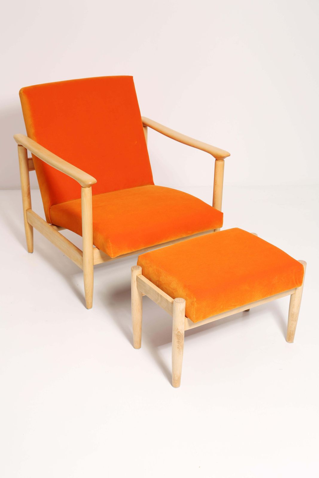 Set Of Midcentury Orange Velvet Armchairs And Stools, Edmund Homa, Europe, 1960s photo vintage