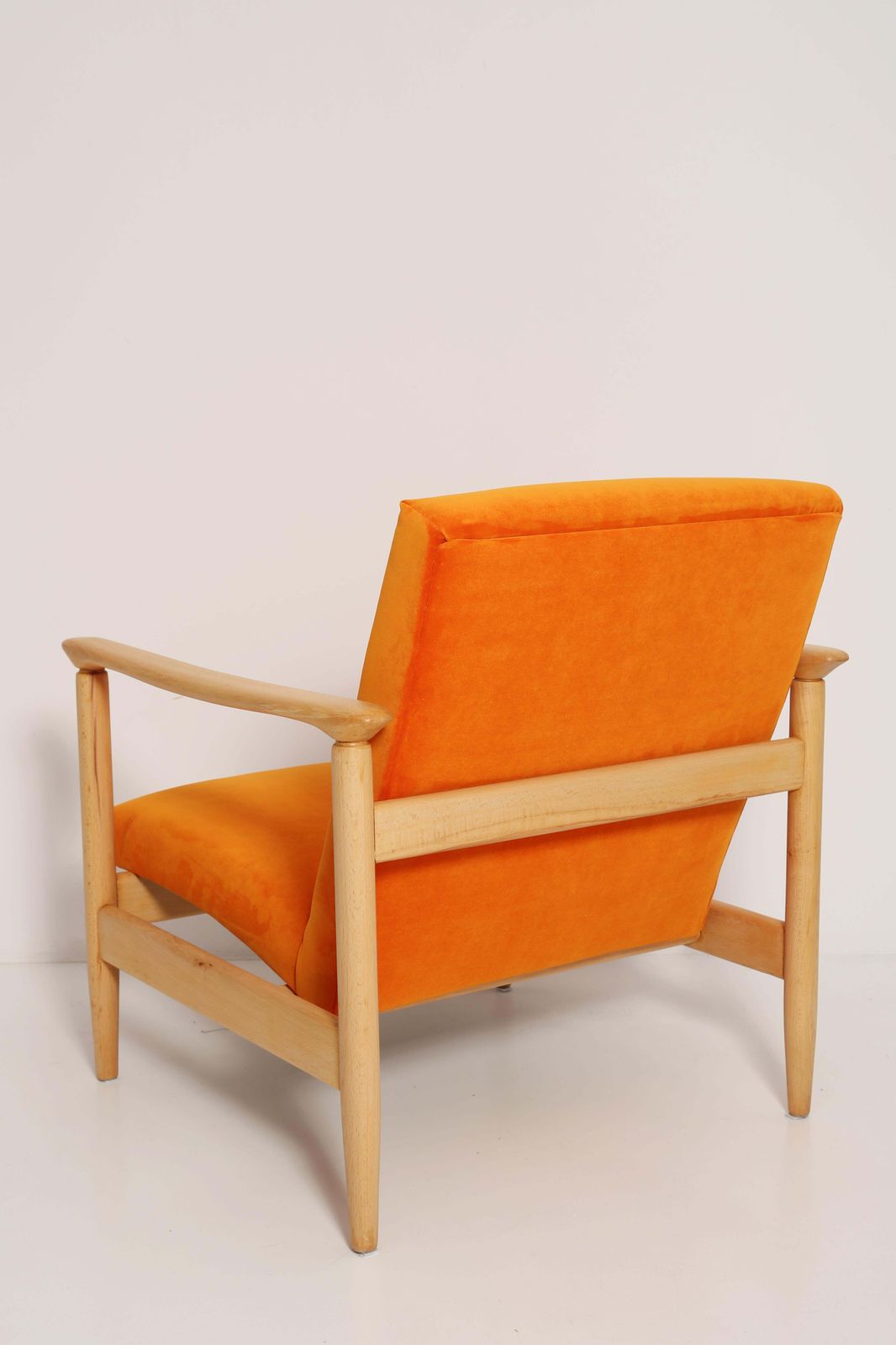 photo vintage Set Of Midcentury Orange Velvet Armchairs And Stools, Edmund Homa, Europe, 1960s