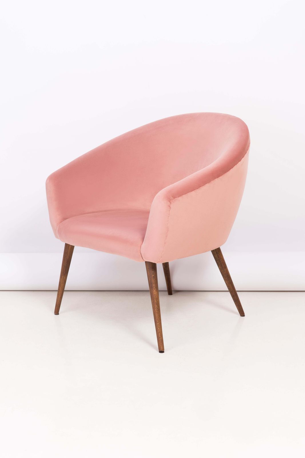 photo furniture Set Of Four Of 20th Century Pink Velvet Shell Club Armchairs, 1960s