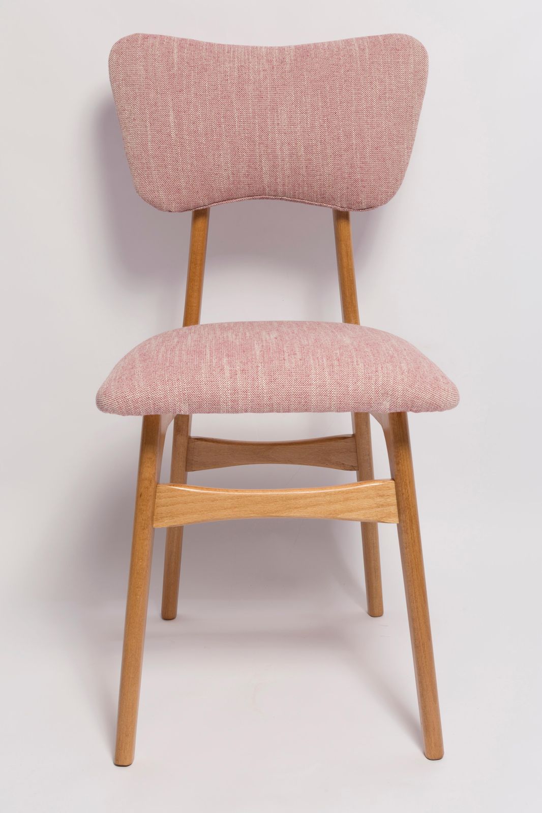 Meubels Zes Mid Century 'Butterfly' Eetkamerstoelen, Roze Linnen, Licht Hout, Europa, Jaren 1960 photo