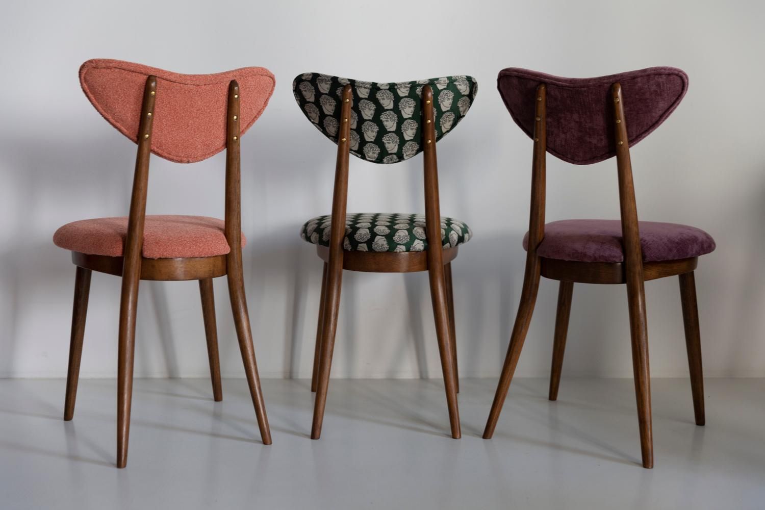 Set Van Acht Mid Century Stoelen Met Paars Fluwelen Bekleding En Walnoothouten Hartrug, Europa, 1960 photo vinterior