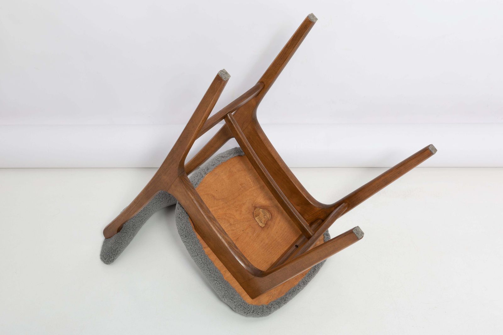 photo buy Set Of Eight Mid Century Gray Boucle Chairs By Rajmund Halas, Poland, 1960s