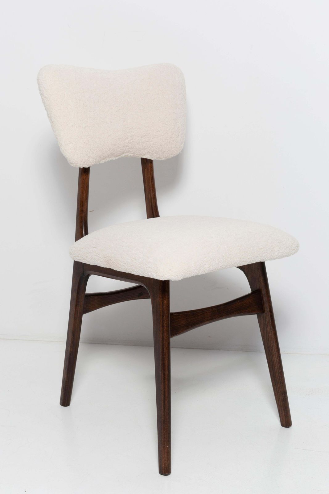 Set Van Acht 20e Eeuwse Lichtcrème Boucléstof Vlindersstoelen, Europa, Ca. Jaren 1960 photo furniture