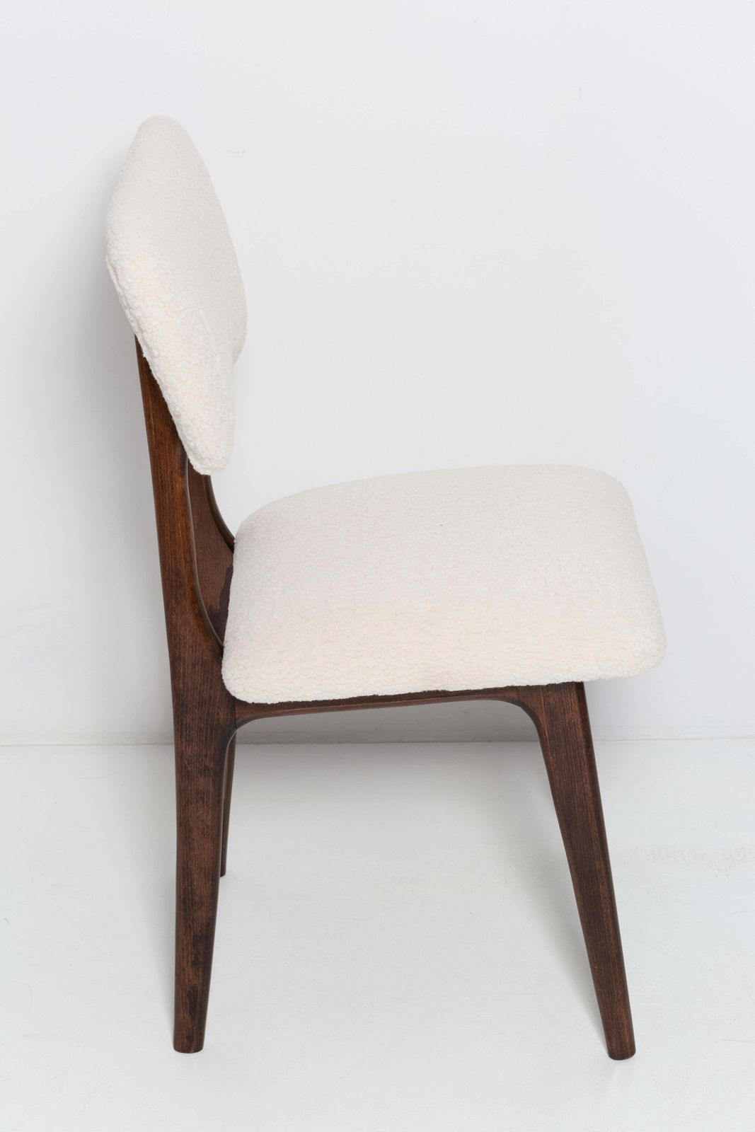 Set Van Acht 20e Eeuwse Lichtcrème Boucléstof Vlindersstoelen, Europa, Ca. Jaren 1960 photo Meubels