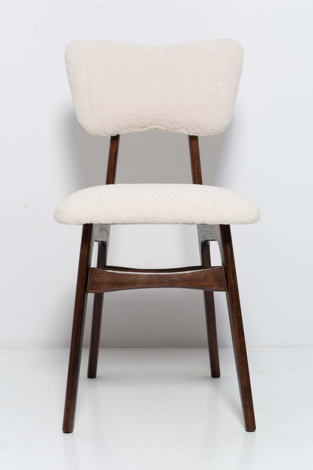 photo for sale Set Van Acht 20e Eeuwse Lichtcrème Boucléstof Vlindersstoelen, Europa, Ca. Jaren 1960