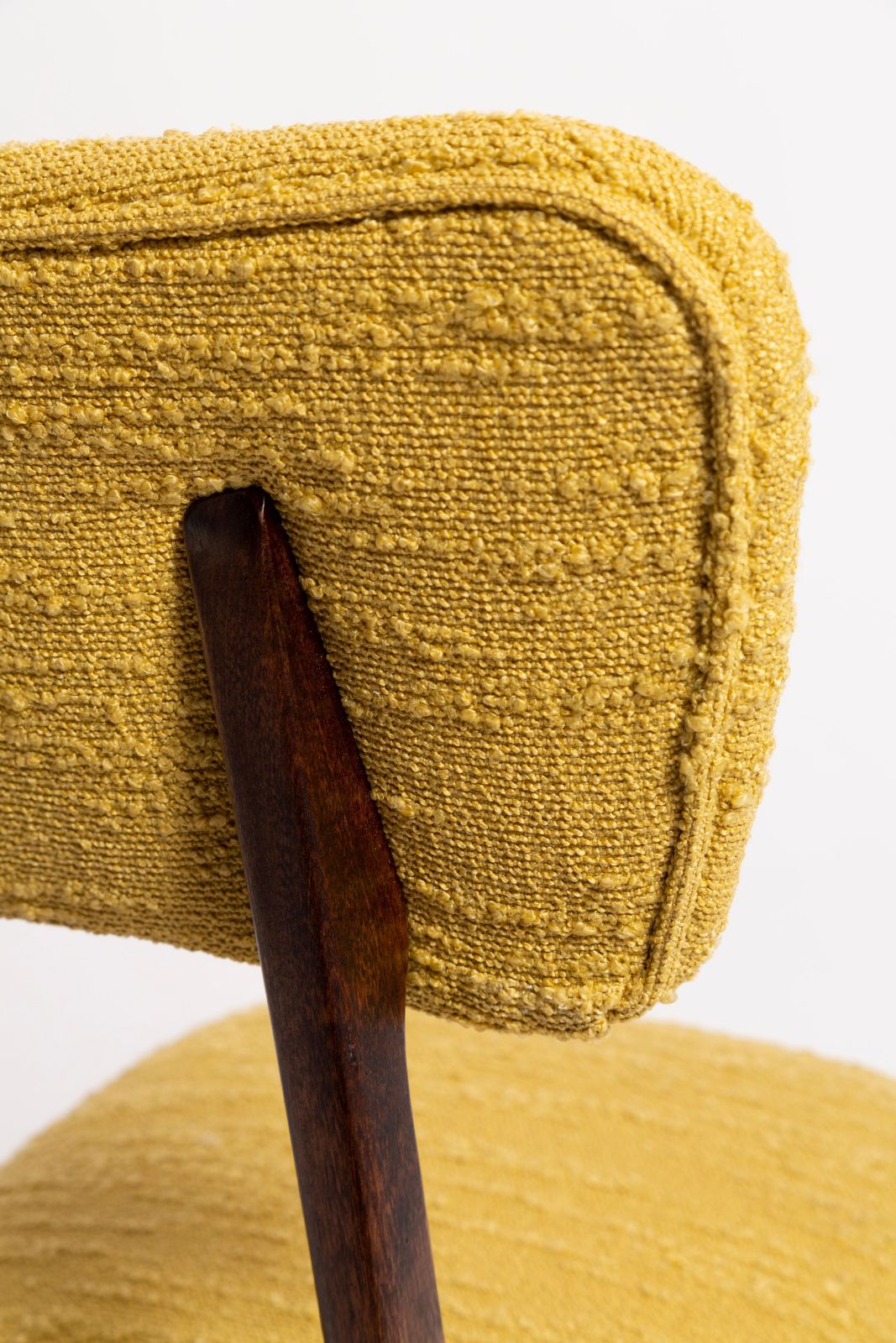 Set Van Acht Mid Century 'Butterfly' Eetkamerstoelen, Geel Bouclé, Europa, Ca. Jaren 1960 photo buy
