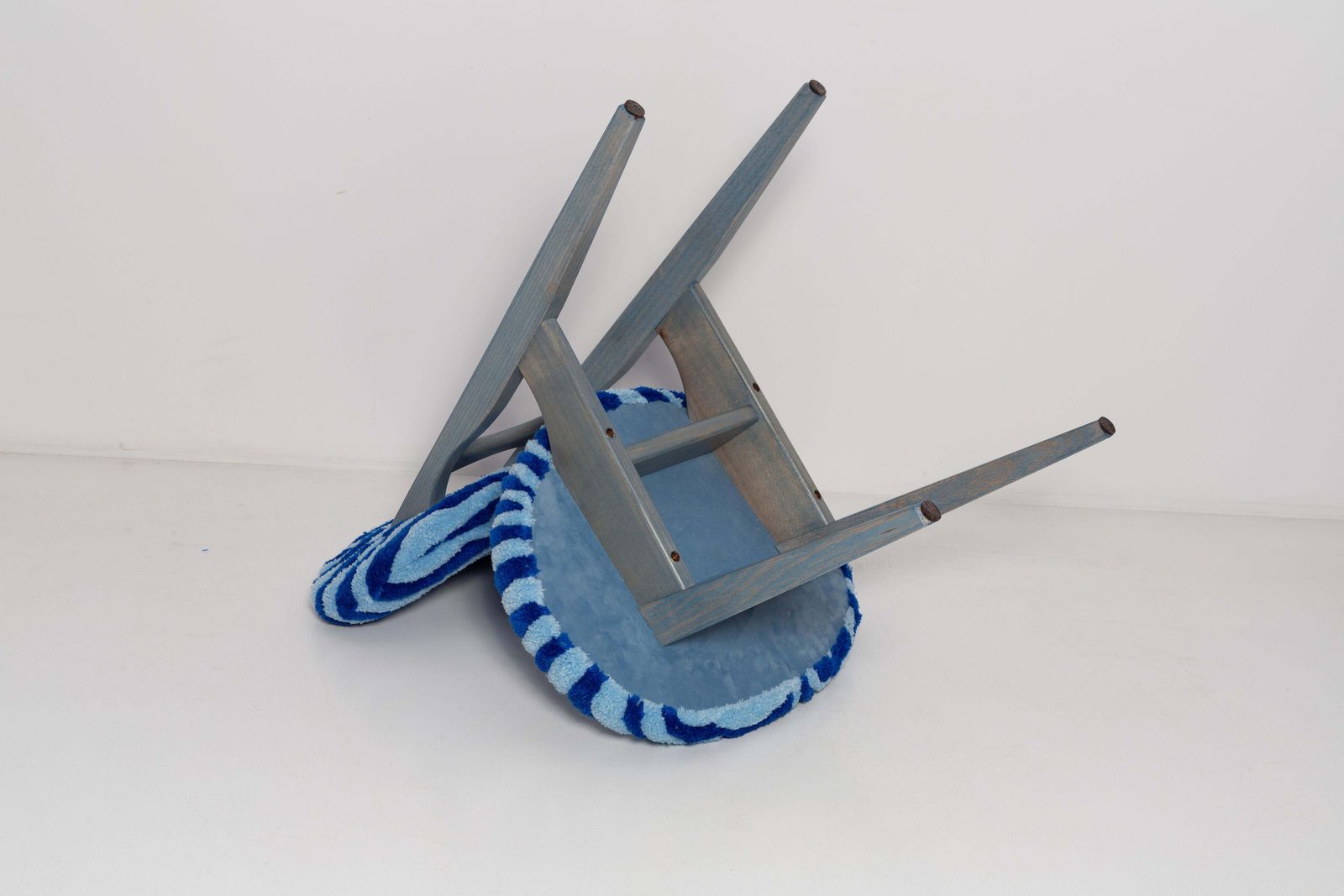 Set Of Four Mid Century Mushroom Chairs, Tufting Blue Zebra Wool, Europe, 1960s photo vintage