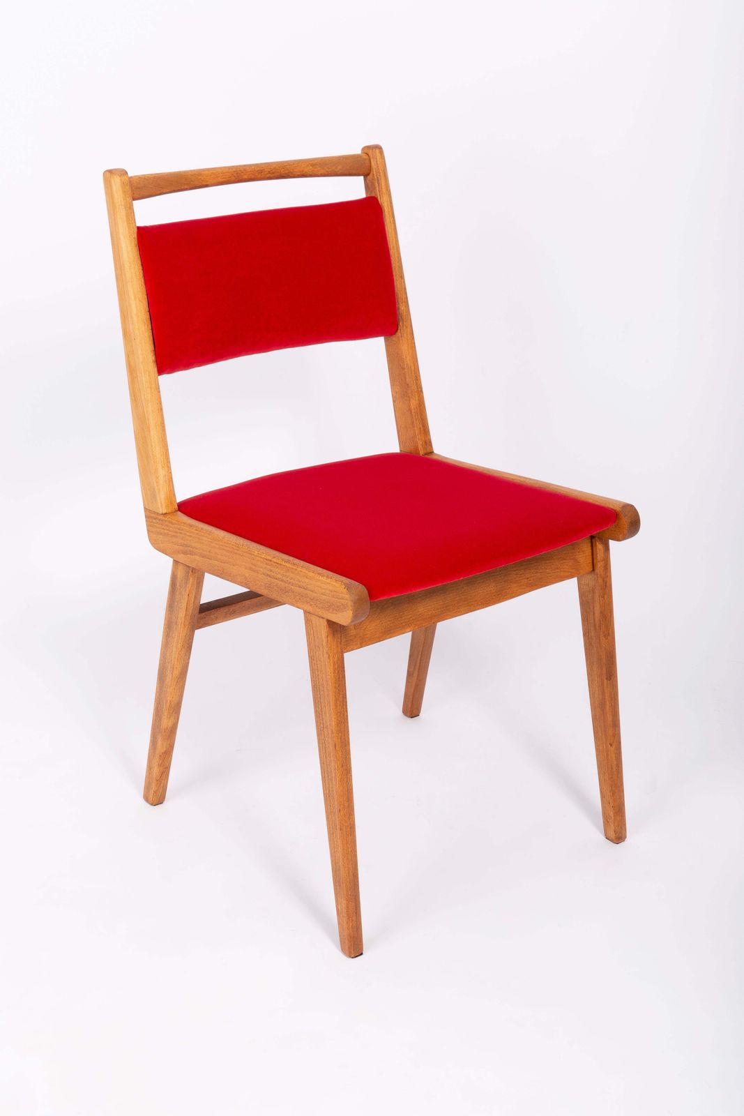 Set Van Twaalf 20e Eeuwse Stoelen Met Rode Fluwelen Bekleding, Van Rajmund Halas, Polen, Jaren 1960 photo for sale