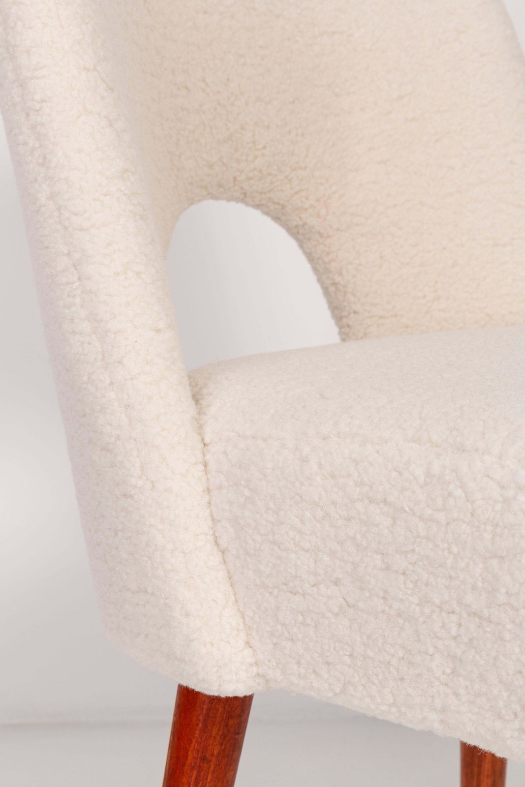 photo vinterior Set Of Twelve Light Crème Boucle 'Shell' Chairs, 1960s