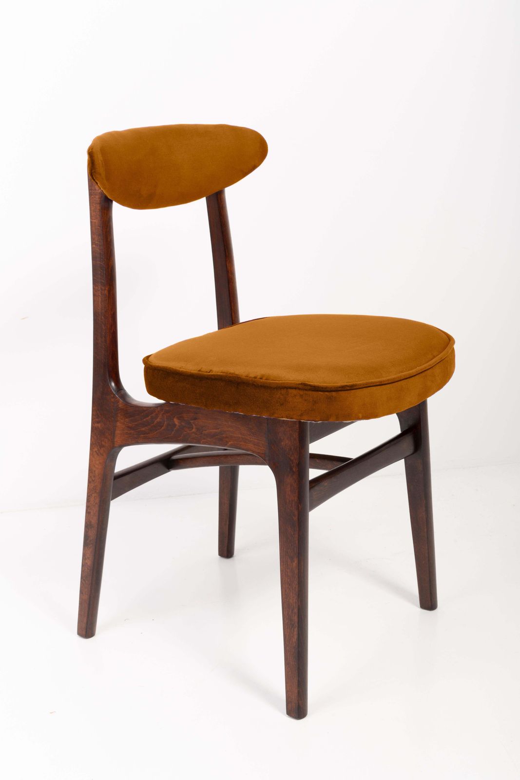 Twaalf 20e Eeuwse Stoelen In Koperkleurig Velours, Ontworpen Door Rajmund Halas – Europa, Jaren 1960 photo Meubels