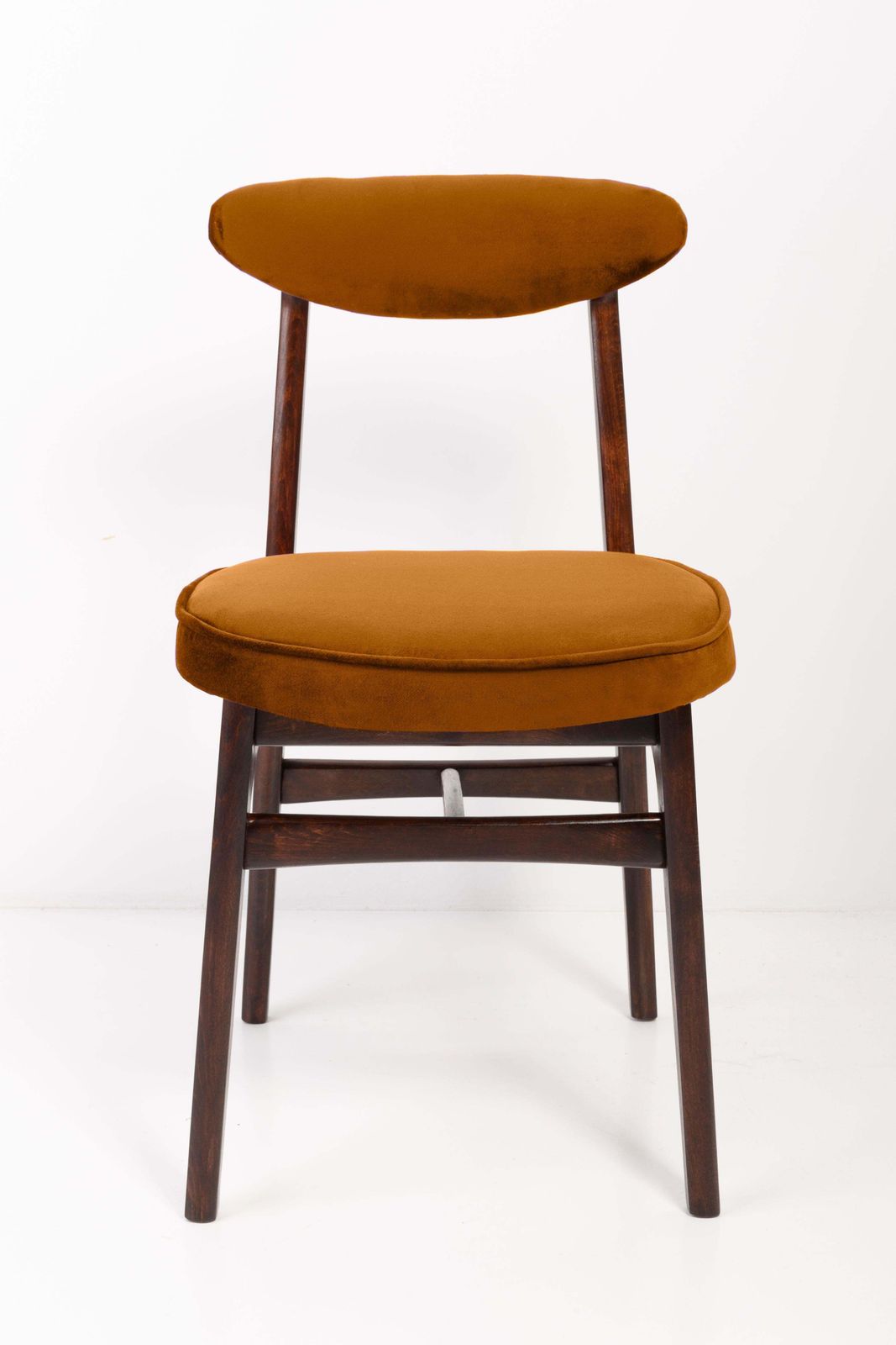 Twaalf 20e Eeuwse Stoelen In Koperkleurig Velours, Ontworpen Door Rajmund Halas – Europa, Jaren 1960 photo 6123.0