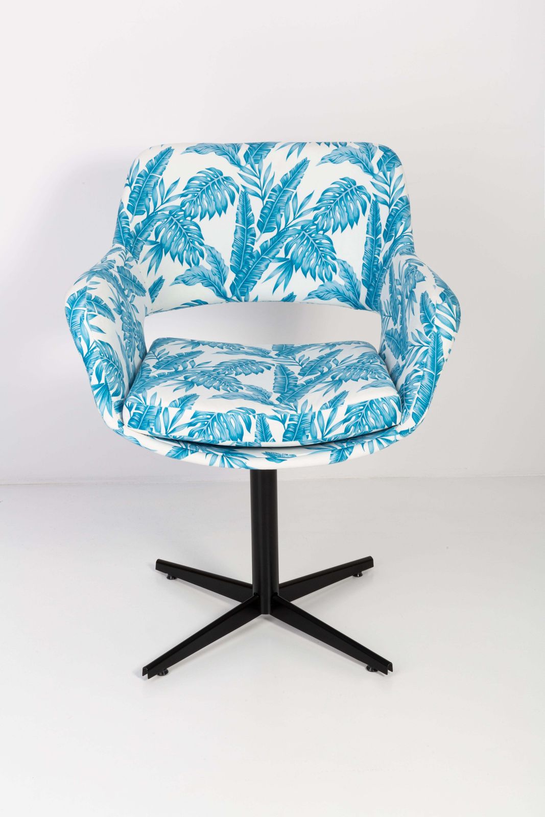 Vintage Draaifauteuil Met Wit Blauw Bladmotief In Fluweel, Ca. Jaren 1960 photo 1276.0