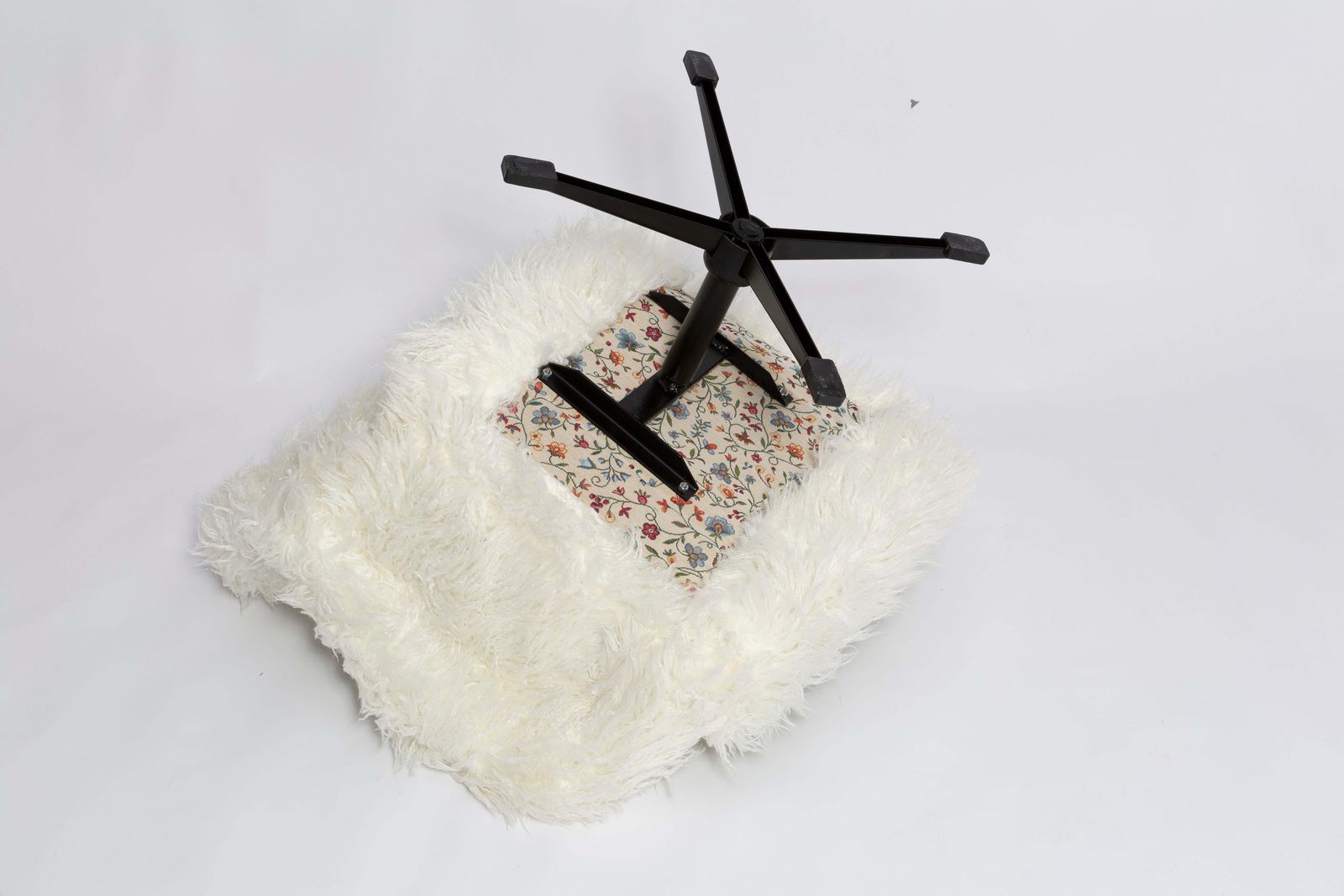 Furniture Mid Century Vintage White Alpaca Faux Fur Swivel Armchair, Europe, 1960s photo