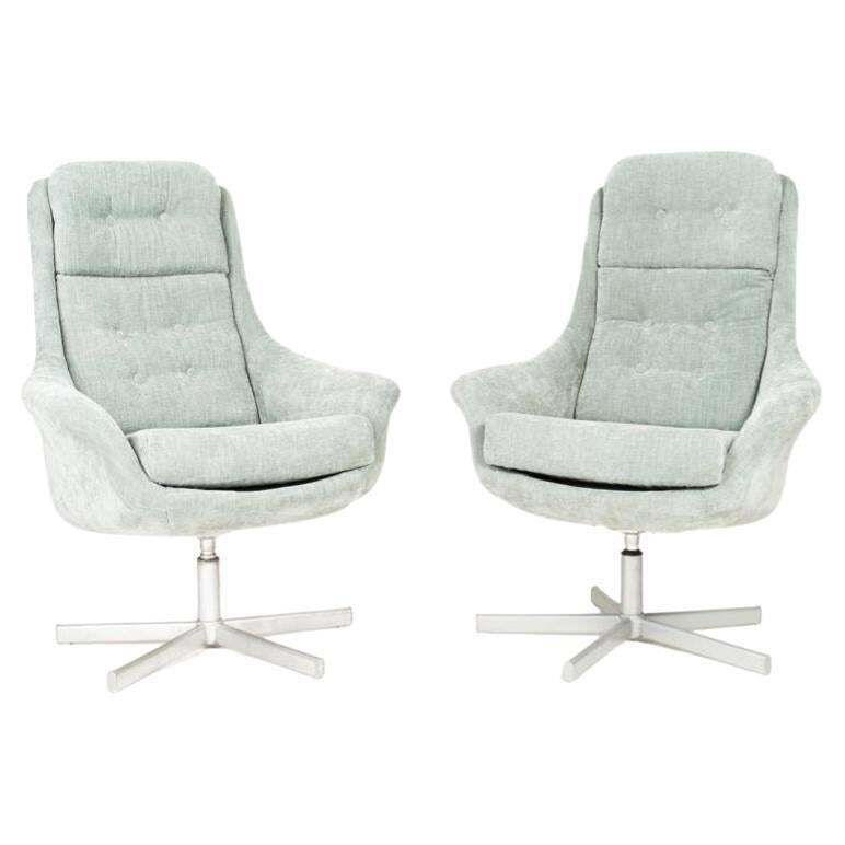 Pair Of 20th Century Vintage Light Green Swivel Armchairs, 1960s