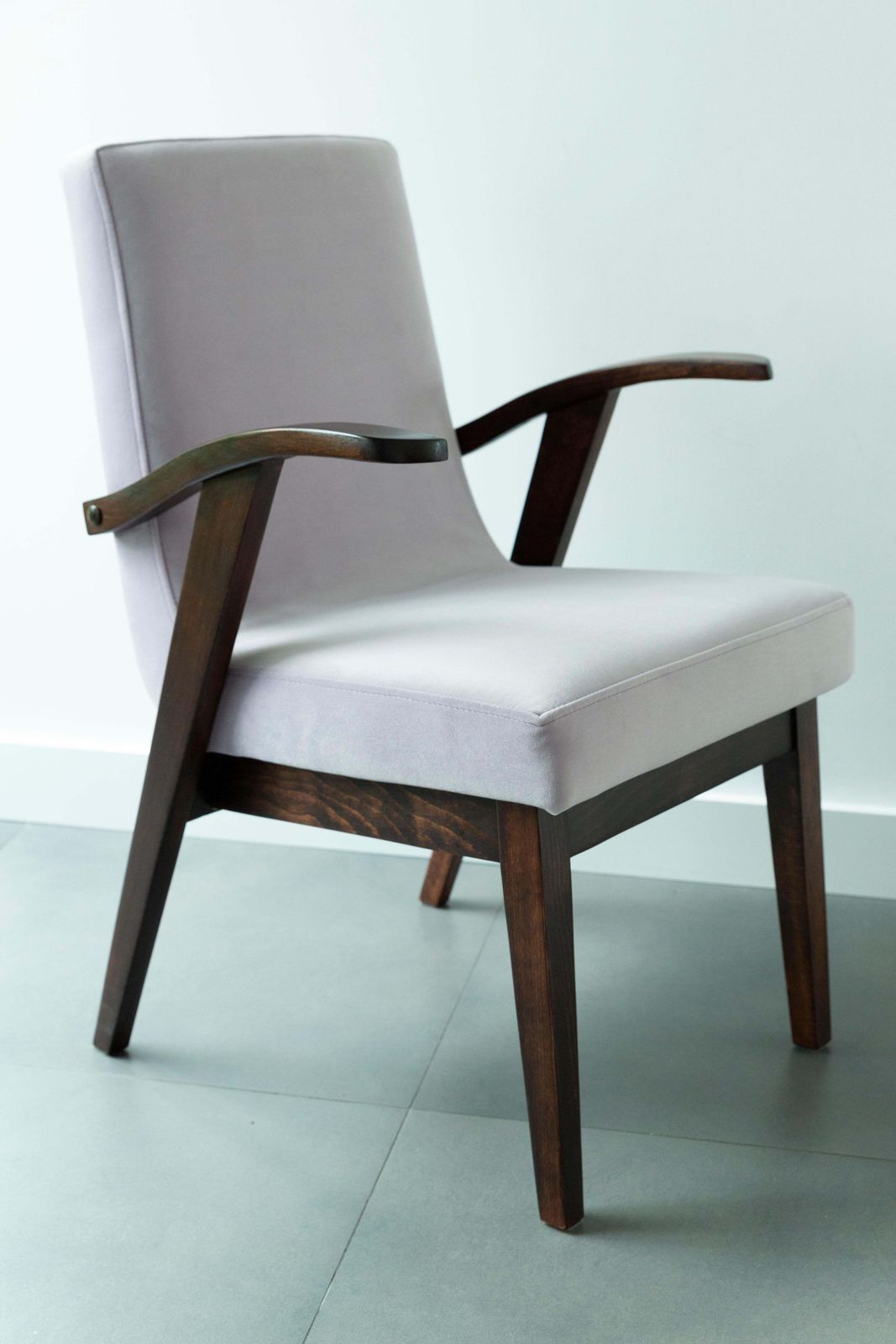 Vintage Lichtviolette Fauteuil Van Mieczyslaw Puchala, Ca. Jaren 1960 photo for sale