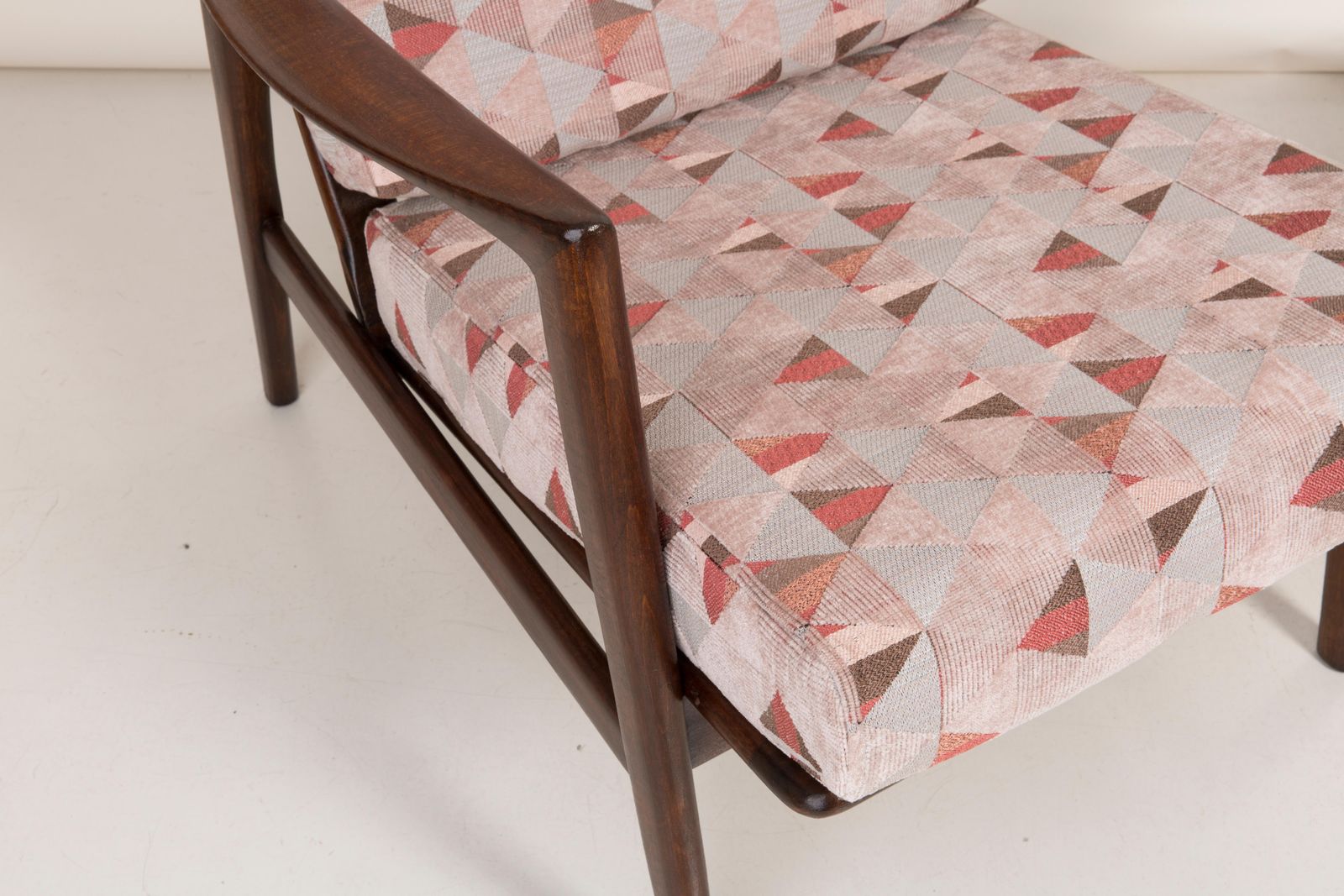 Paar Geometrisch Bedrukte Fluwelen Fauteuils, Jaren 1960, Polen photo furniture