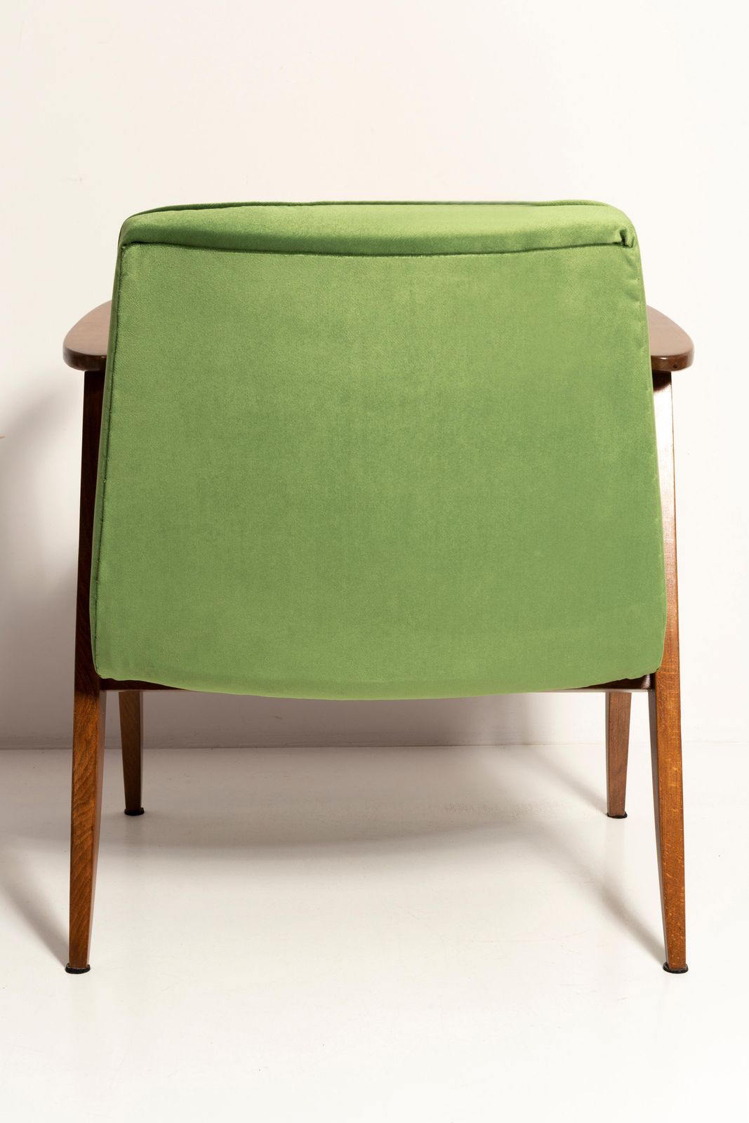 photo for sale Paar Mid Century 366 Fauteuils In Groen Velours, Jozef Chierowski, Europa 1960