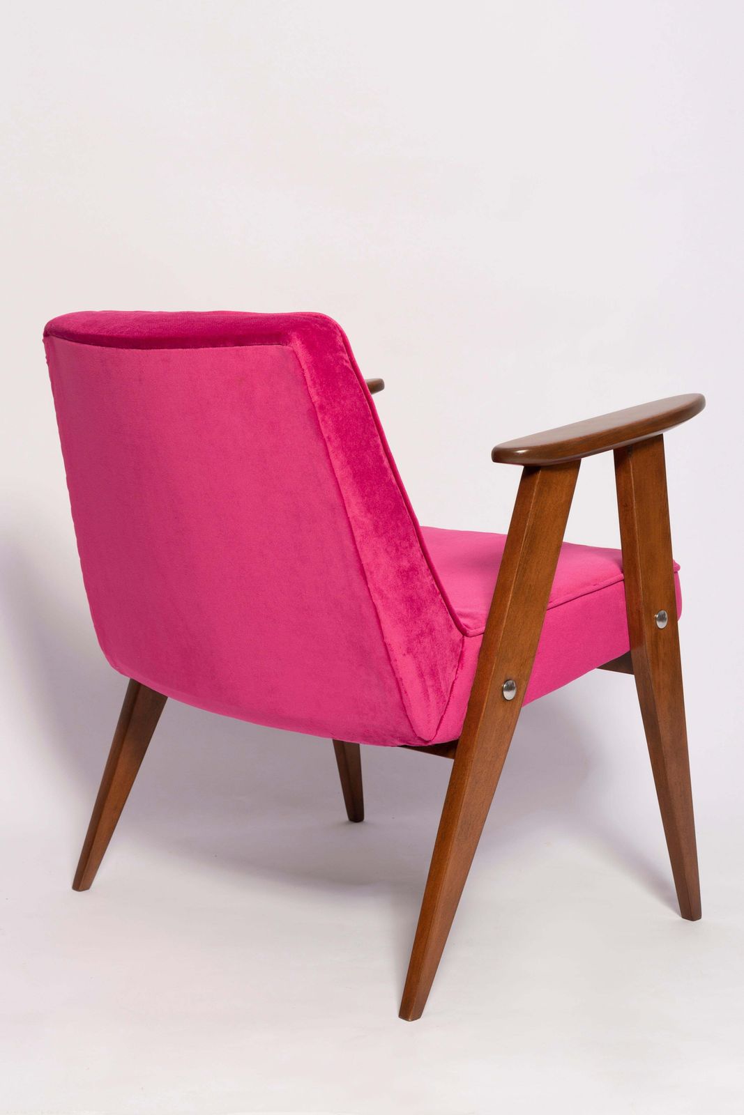 photo furniture Pair Of Mid Century 366 Armchairs In Pink Velvet, Jozef Chierowski, Europe 1960