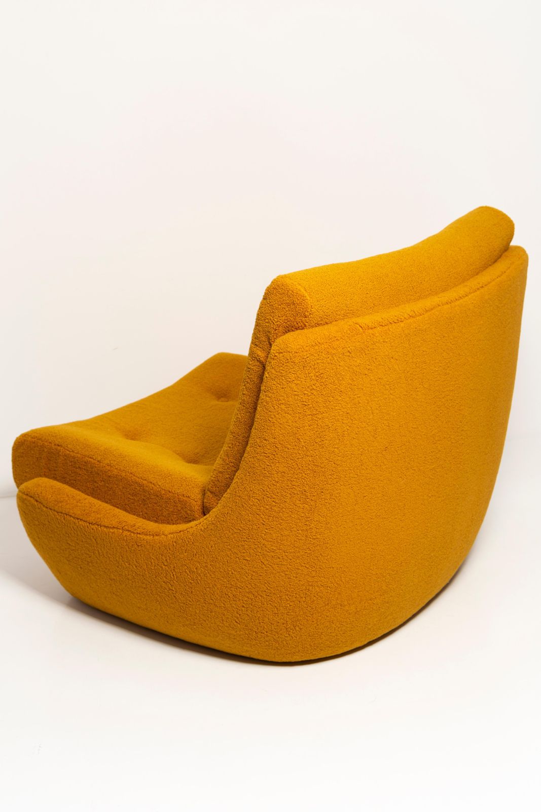 photo for sale 20e Eeuwse Vintage Oker Gele Bouclé Atlantis Fauteuil, Ca. Jaren 1960