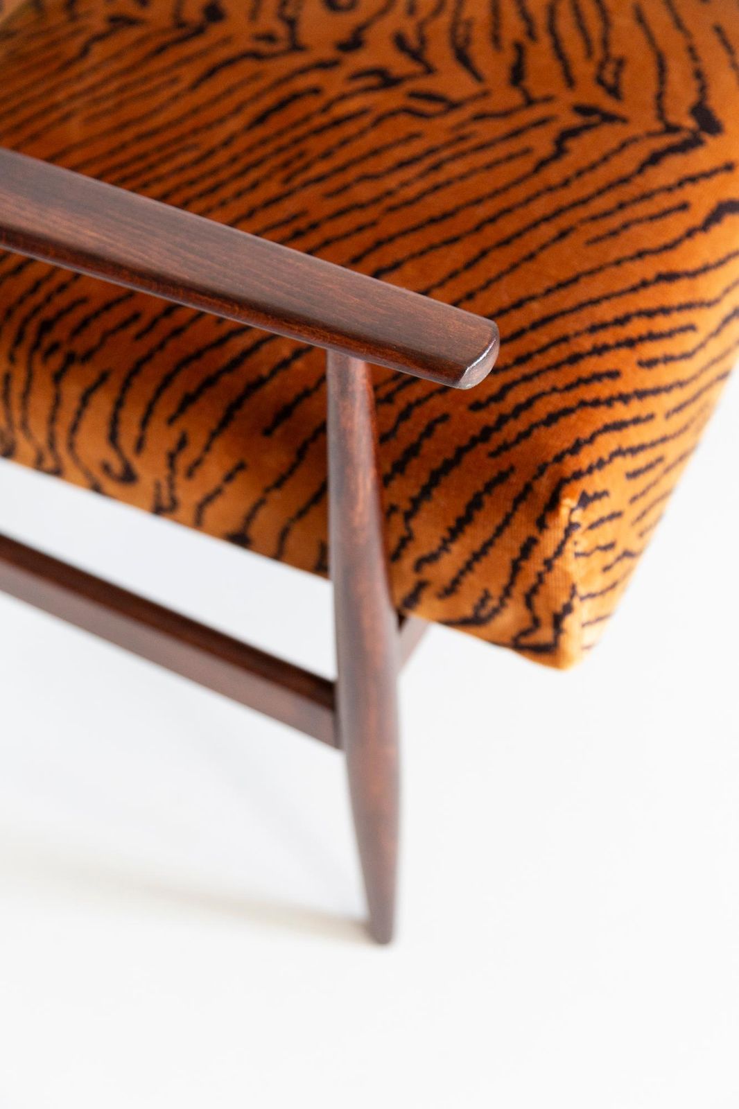 photo vintage Pair Of Mid Century Dedar Tiger Velvet Dante Armchairs, H. Lis, Europe, 1960s