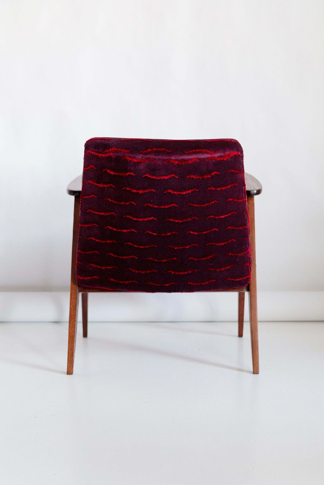 photo buy Paar Mid Century 366 Fauteuils, Donker Fluweel, J. Chierowski, Europa, Jaren 1960
