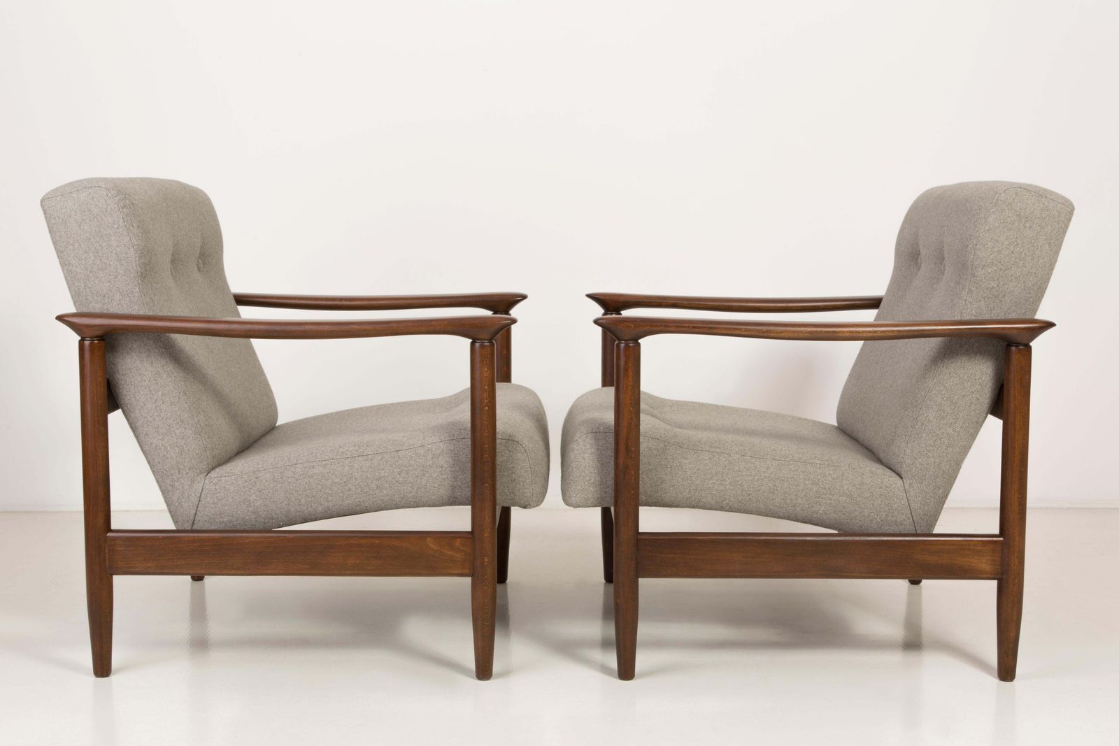 Pair Of Beige Armchairs, Edmund Homa, Type Gfm 142, 1960s, Poland photo vinterior