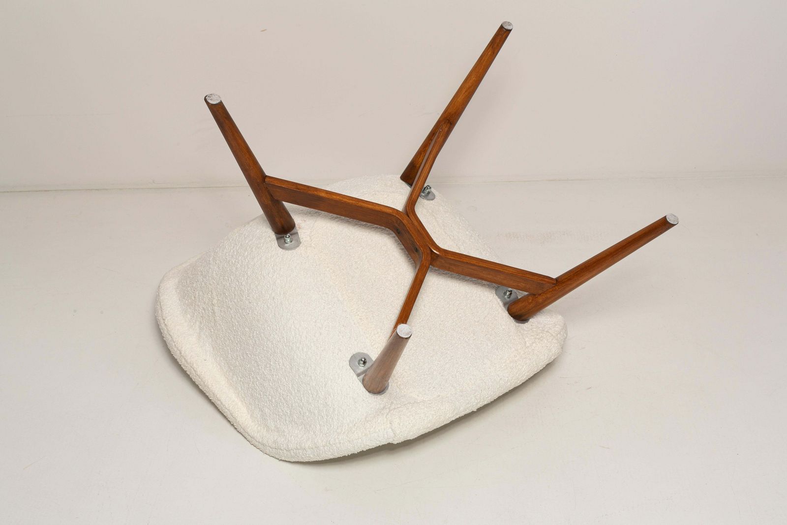 photo vintage Set Of 2 Mid Century White Boucle Shell Chairs, M Navratil, Czechoslovakia, 1960