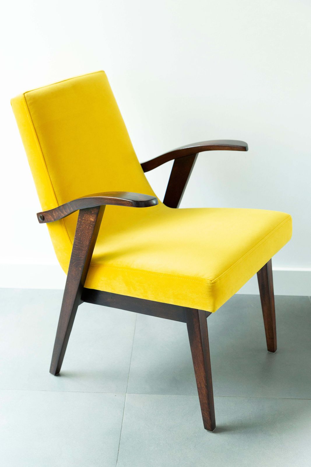 photo furniture Set Of Four Vintage Chairs In Yellow Velvet By Mieczyslaw Puchala, 1960s