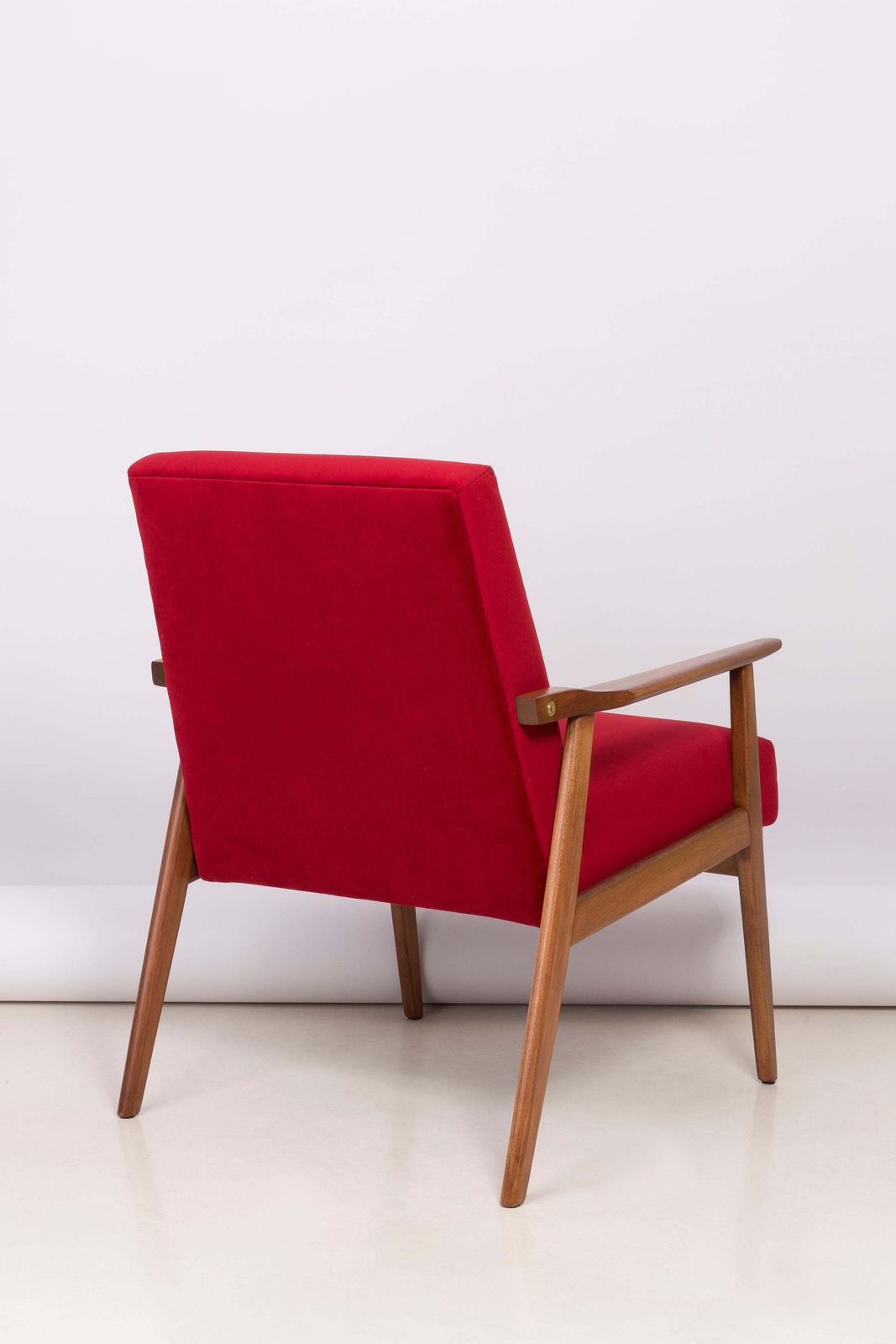 photo for sale Set Van Vier Mid Century Fauteuils Met Rode Velours Bekleding, Dante, Europa, Jaren 1960