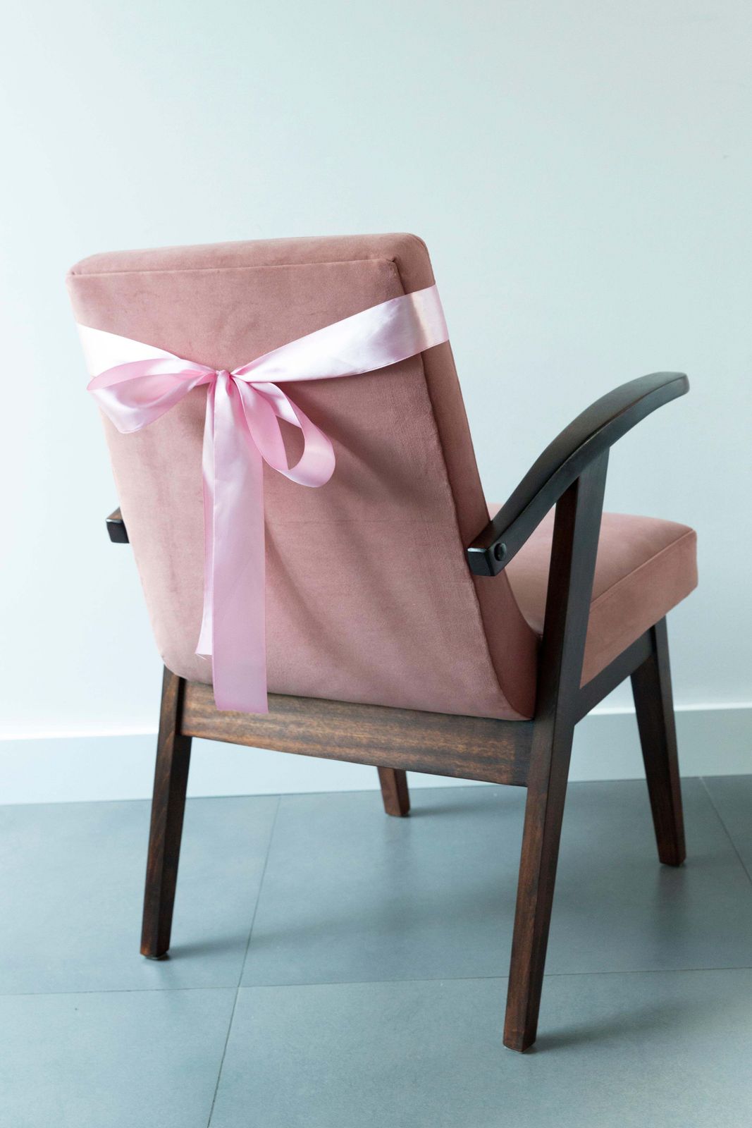 photo vintage Twaalf 20e Eeuwse Fauteuils In Stoffig Roze Fluweel Van Mieczyslaw Puchala, Ca. Jaren 1960