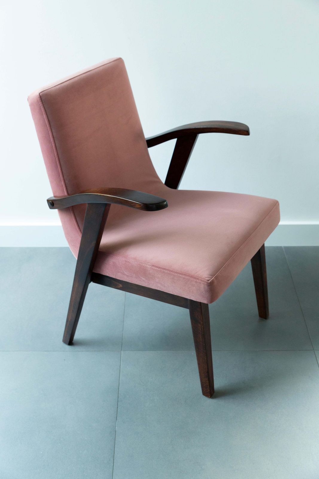 20th Century Vintage Armchair In Dusty Pink Velvet By Mieczyslaw Puchala, 1960s photo Furniture