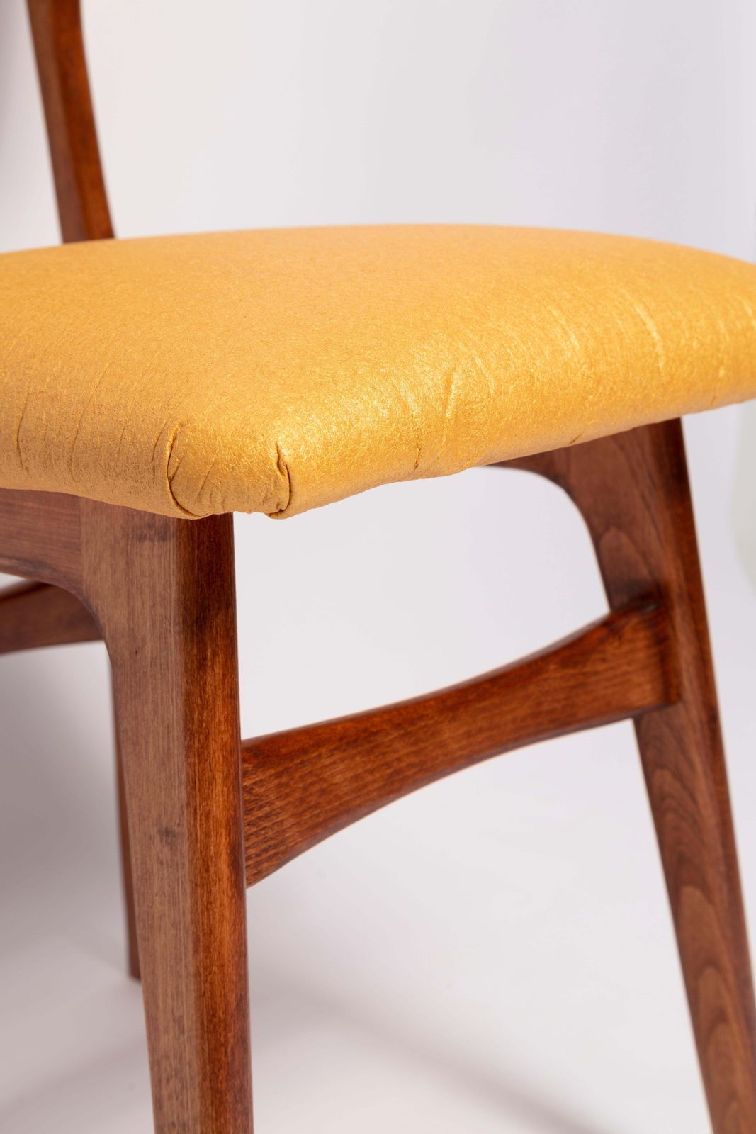 Set Of Four Mid Century Butterfly Dining Chairs, Pineapple Leather, Europe 1960s photo vinterior