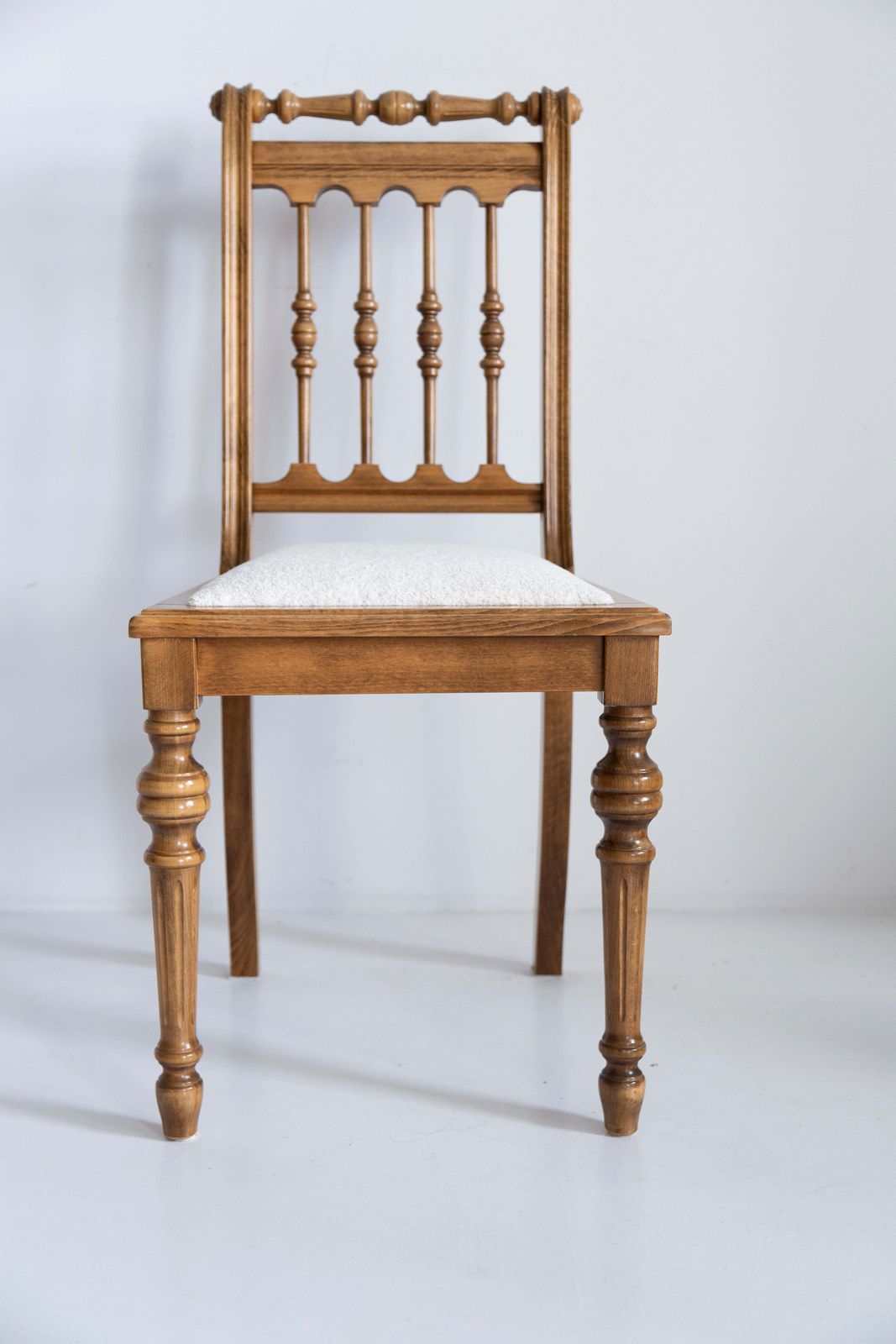 photo vinterior Set Of Six Mid Century Unique Chairs, White Chenille, Oak Wood, Europe, 1960s
