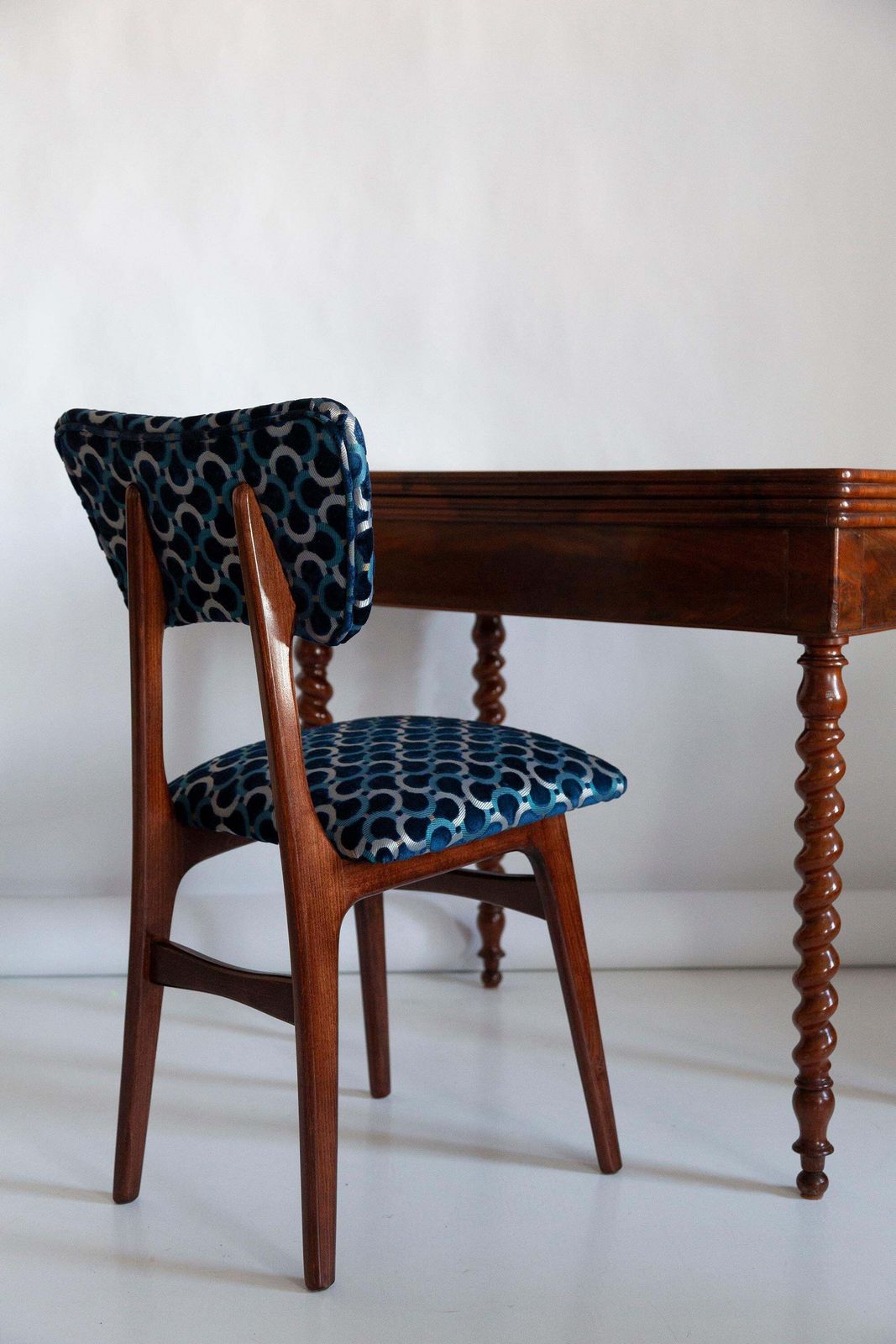 Tien Mid Century Butterfly Chairs, Blauw Scarabeo Fluweel, Donker Hout, Europa, Jaren 1960 photo furniture