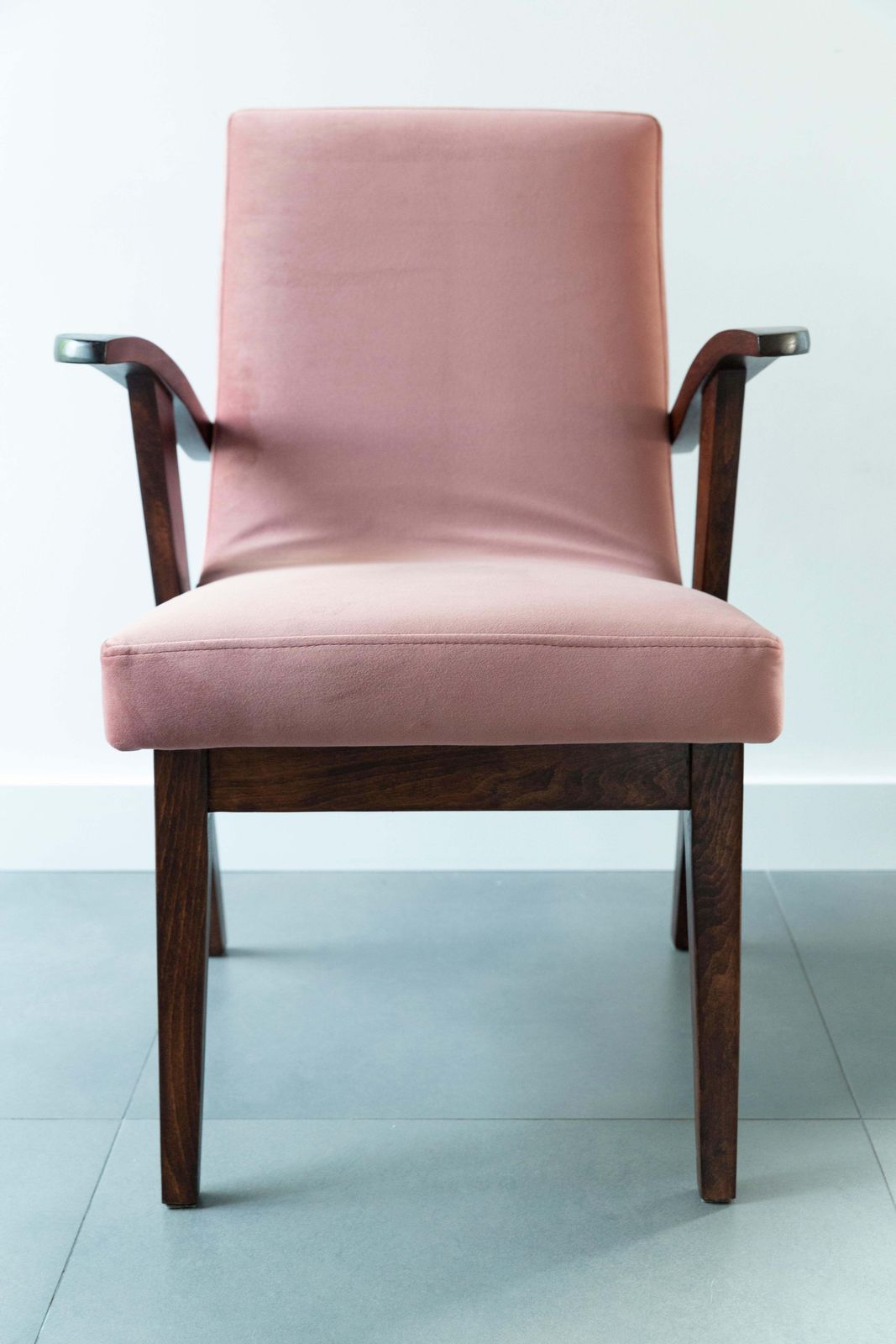 Six 20th Century Armchairs In Dusty Pink Velvet By Mieczyslaw Puchala, 1960s photo vintage